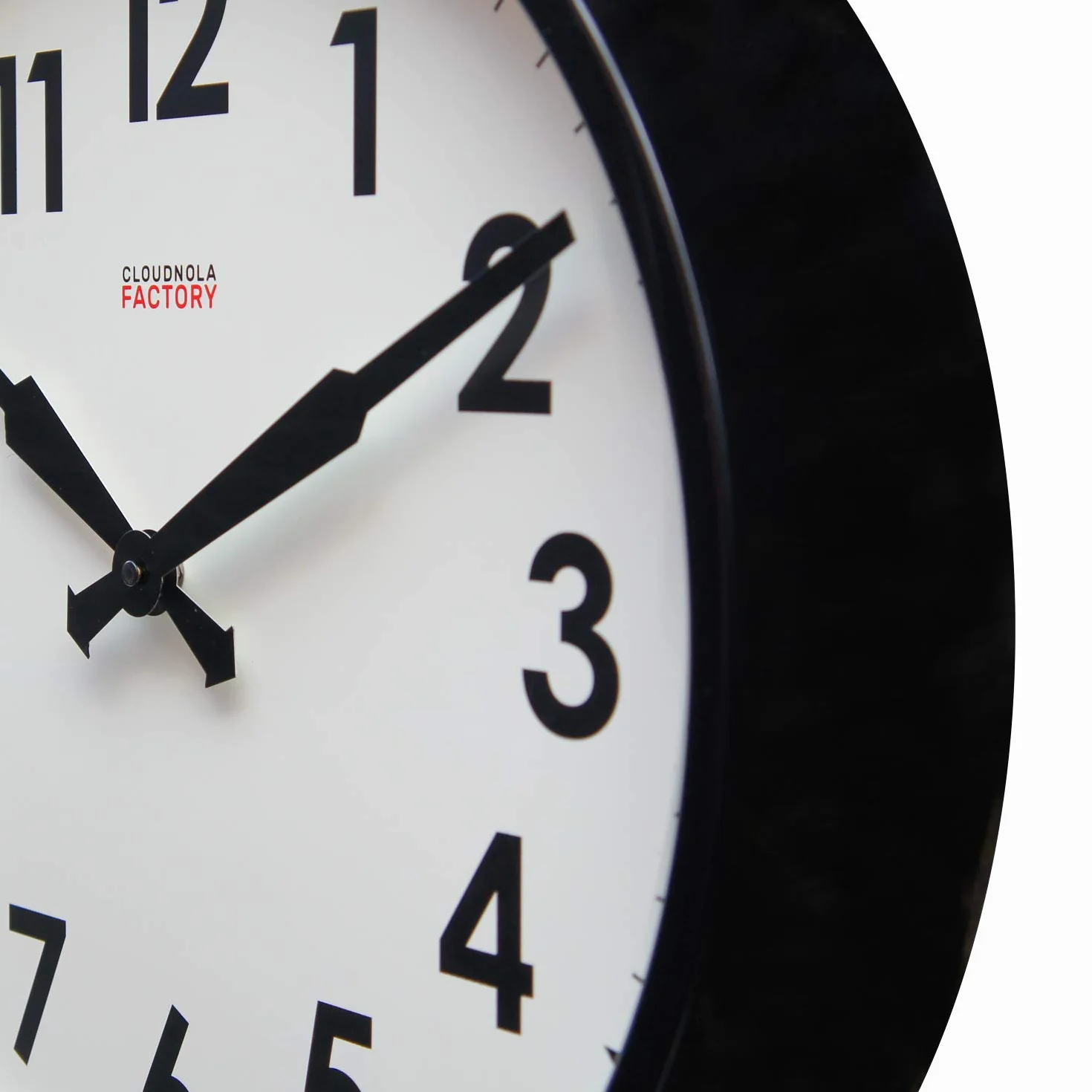 Cloudnola Reloj de Metal, Estilo Industrial, Reloj de Pared de diseño contemporáneo, Movimiento de Cuarzo silencioso, Negro