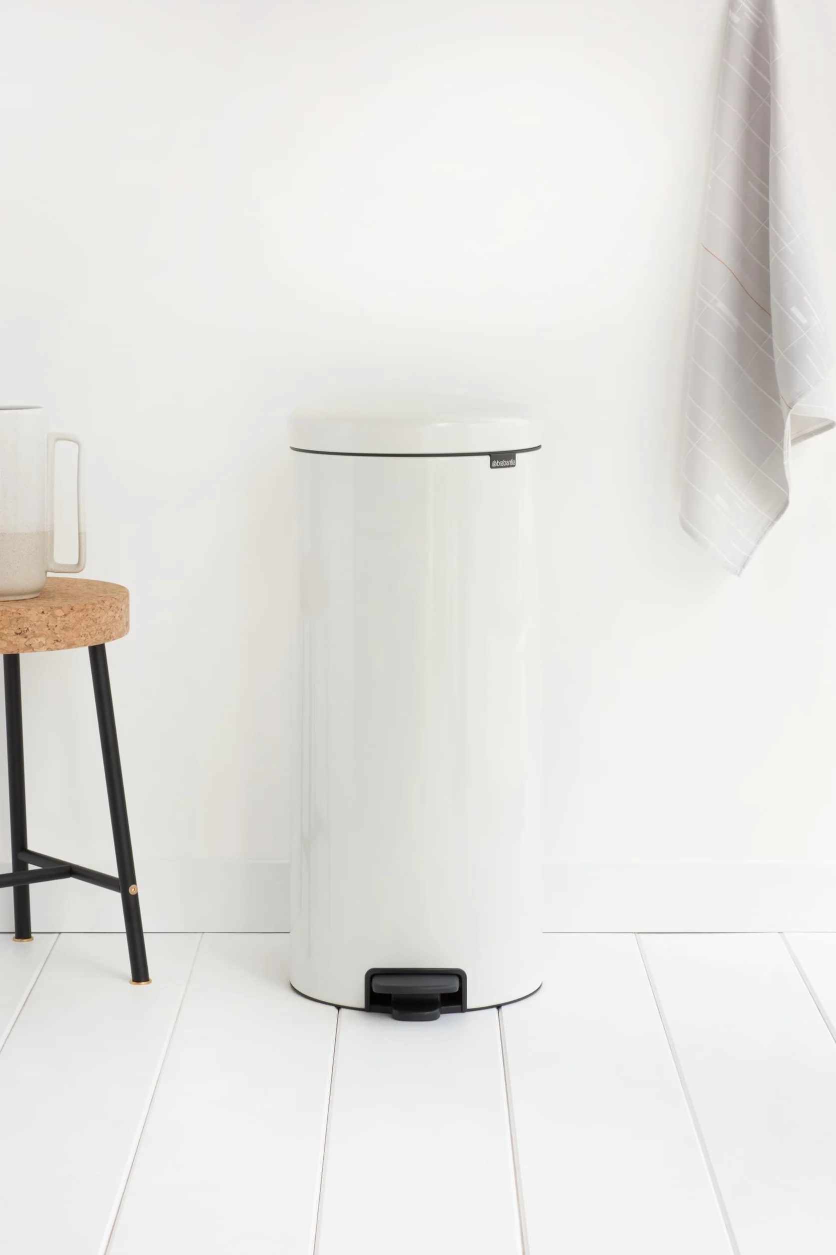 Brabantia NewIcon Cubo de basura de pedal 30 litros blanco