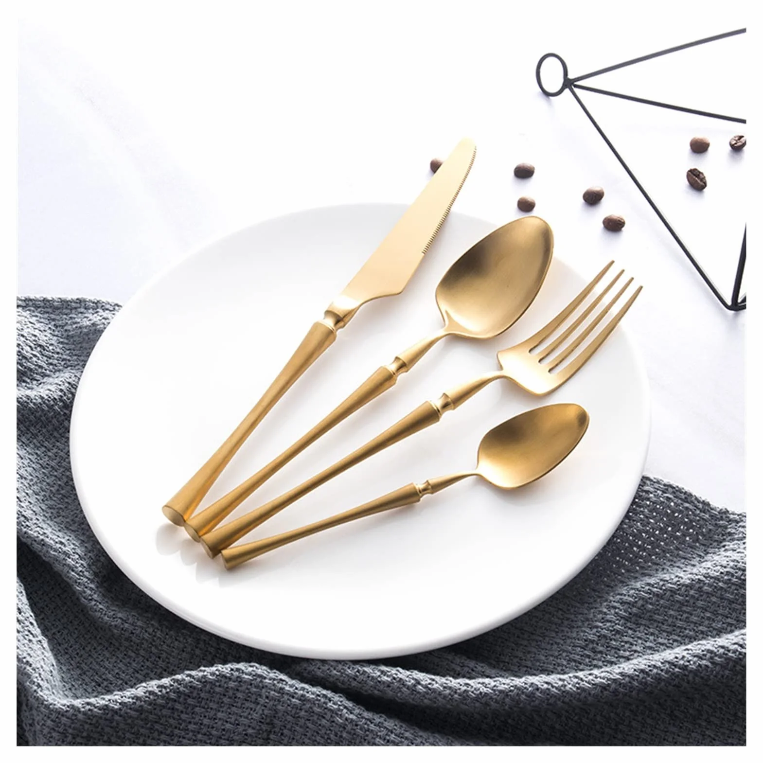Genérico Juego De Cubiertos De Acero Inoxidable, Cubiertos para Fiestas De 24 Piezas, Cubiertos para Banquetes De Boda, Cuchillo, Tenedor Y Cuchara De Acero Inoxidable Duraderos