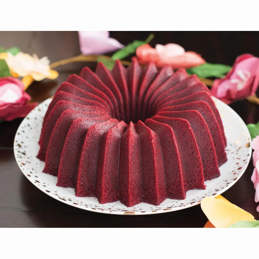 Brilliance Bundt Pan, molde de aluminio fundido para tartas con patrón radiante, utensilios para hornear de primera calidad fabricados en los Estados Unidos, dorado