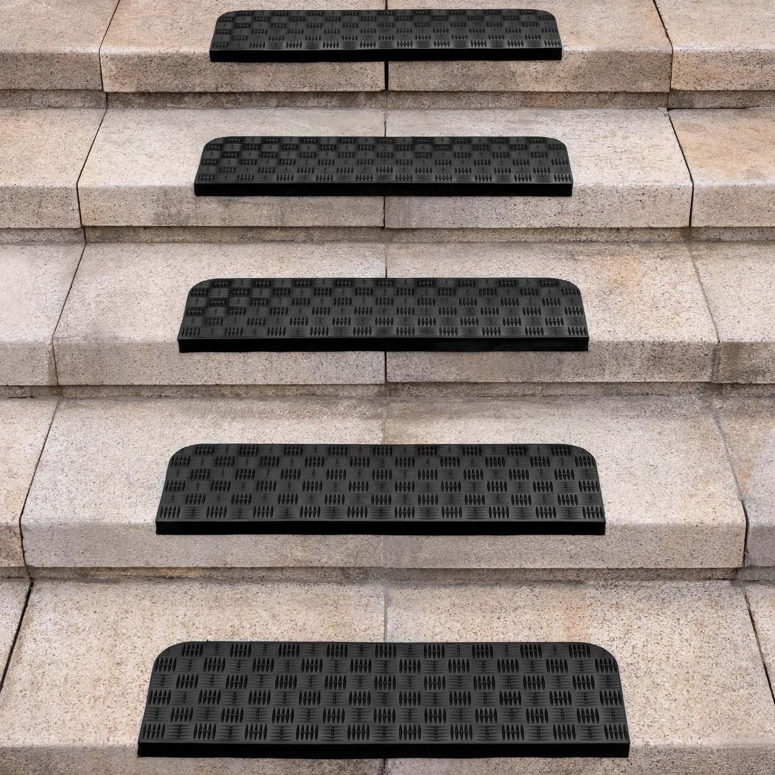 Spurtar Juego de 5 Cinta Caucho Sintético，65 x 25 cm Antideslizante Escaleras Alfombrillas de Goma para Escaleras, Antideslizantes para Interiores y Exteriores Moqueta Adhesiva con Doble Cara