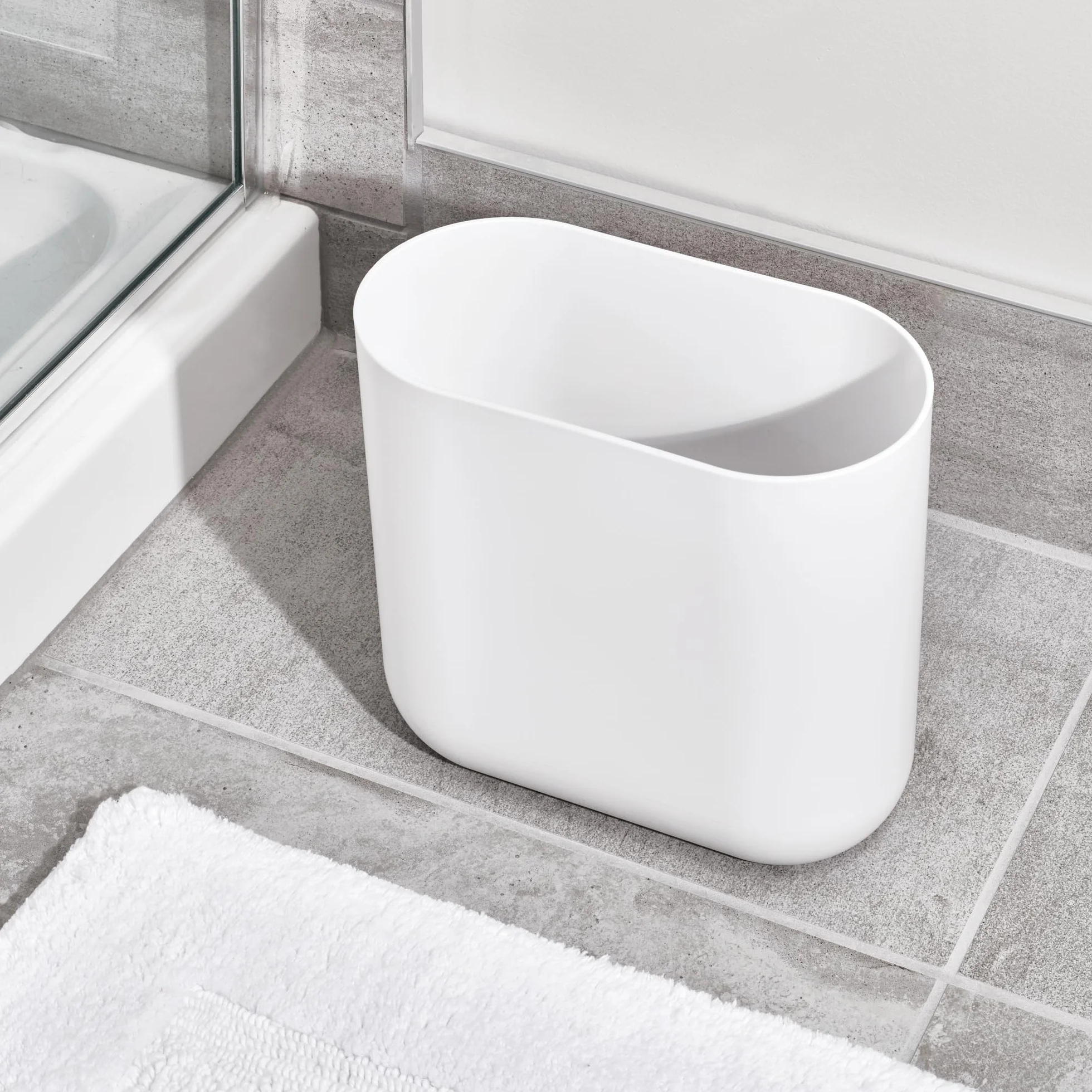 iDesign Cubo de basura baño cocina papelera pequeña plástico blanco 26.8x14x24.8 cm