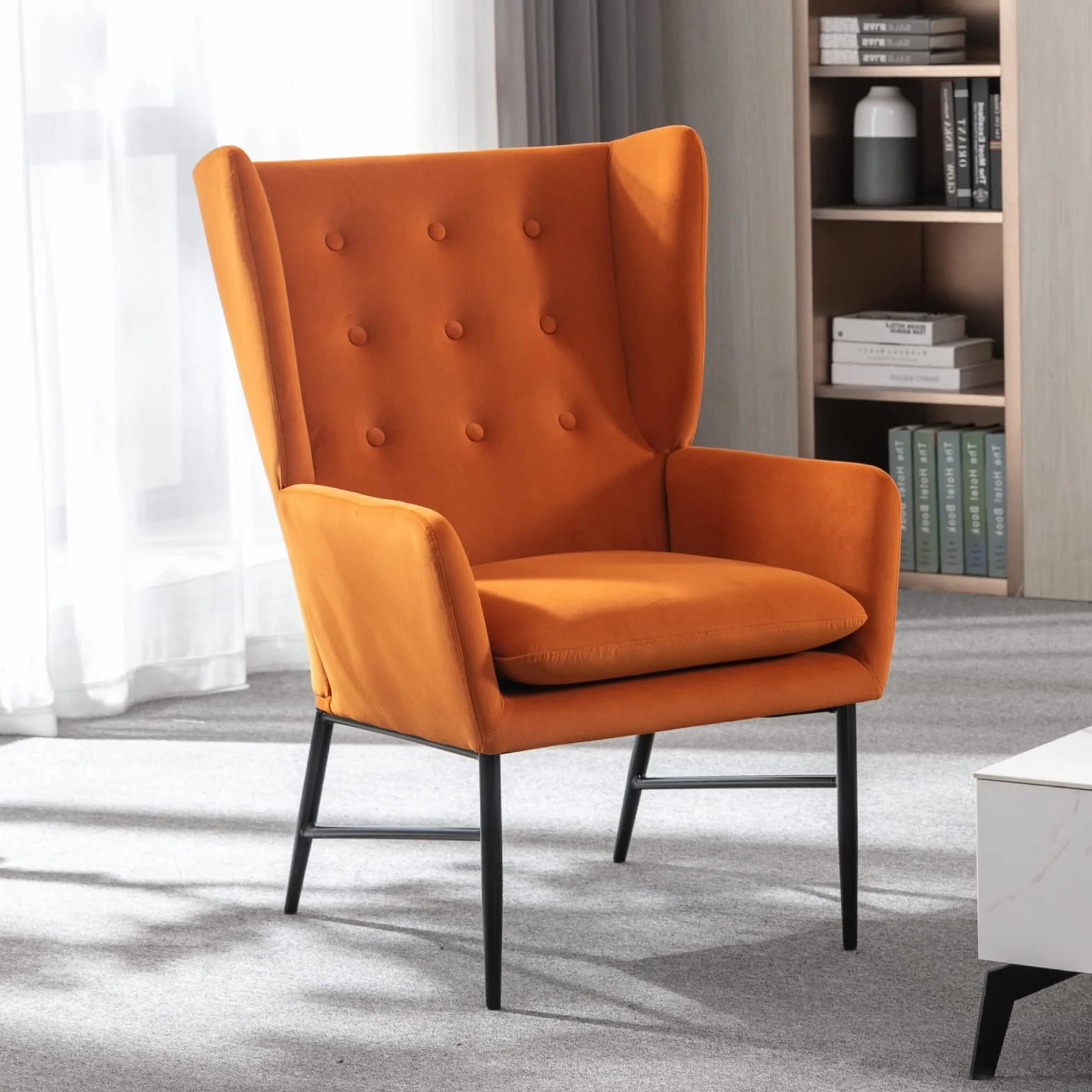 Wahson Sillón de Salón Relax Tapizado de Terciopelo con Reposabrazos Butaca de Ocio de Asiento Grueso con Patas Negras Metálicas para Sala de Estar/Balcón/Habitación(Naranja)