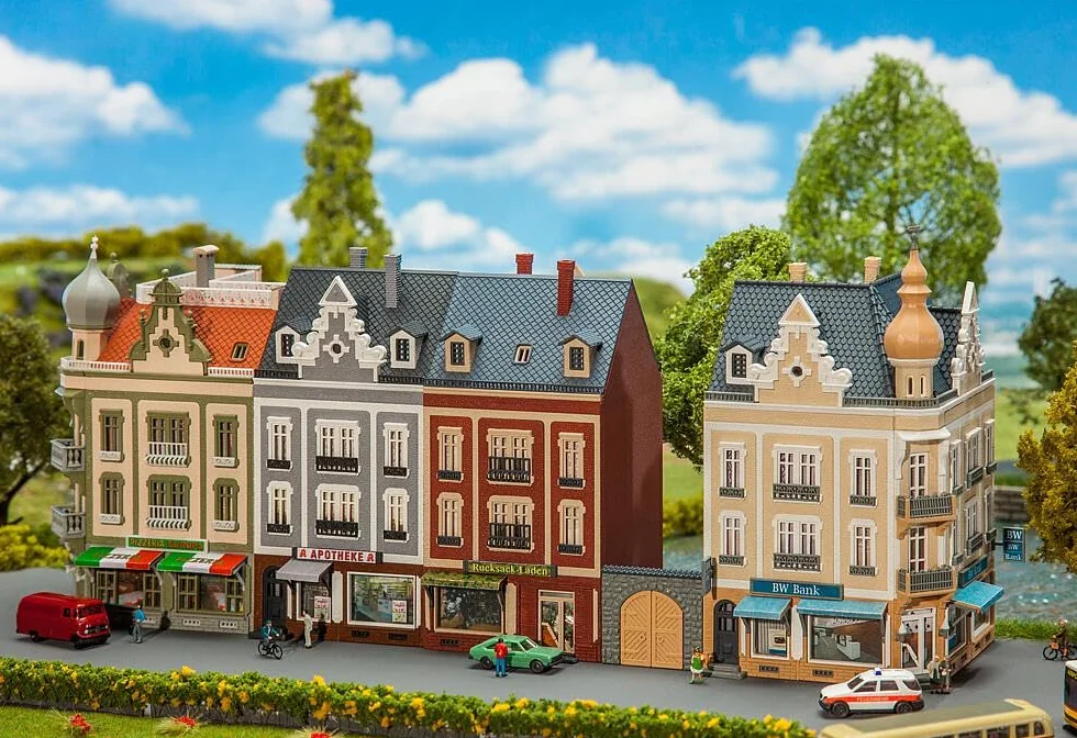 FALLER Beethovenstraße - Maqueta con 1084 Piezas (298 x 75 x 123 mm)