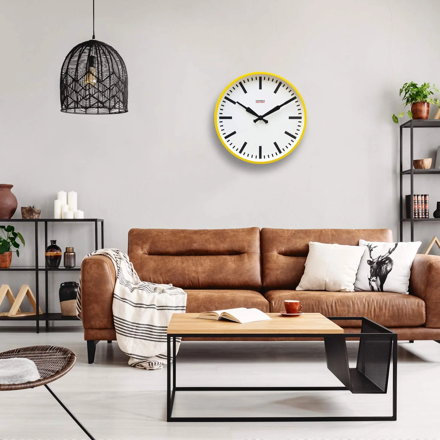 Cloudnola - Reloj de Metal, Estilo Industrial, Reloj de Pared con diseño contemporáneo, Movimiento de Cuarzo silencioso, Amarillo y Negro sin números
