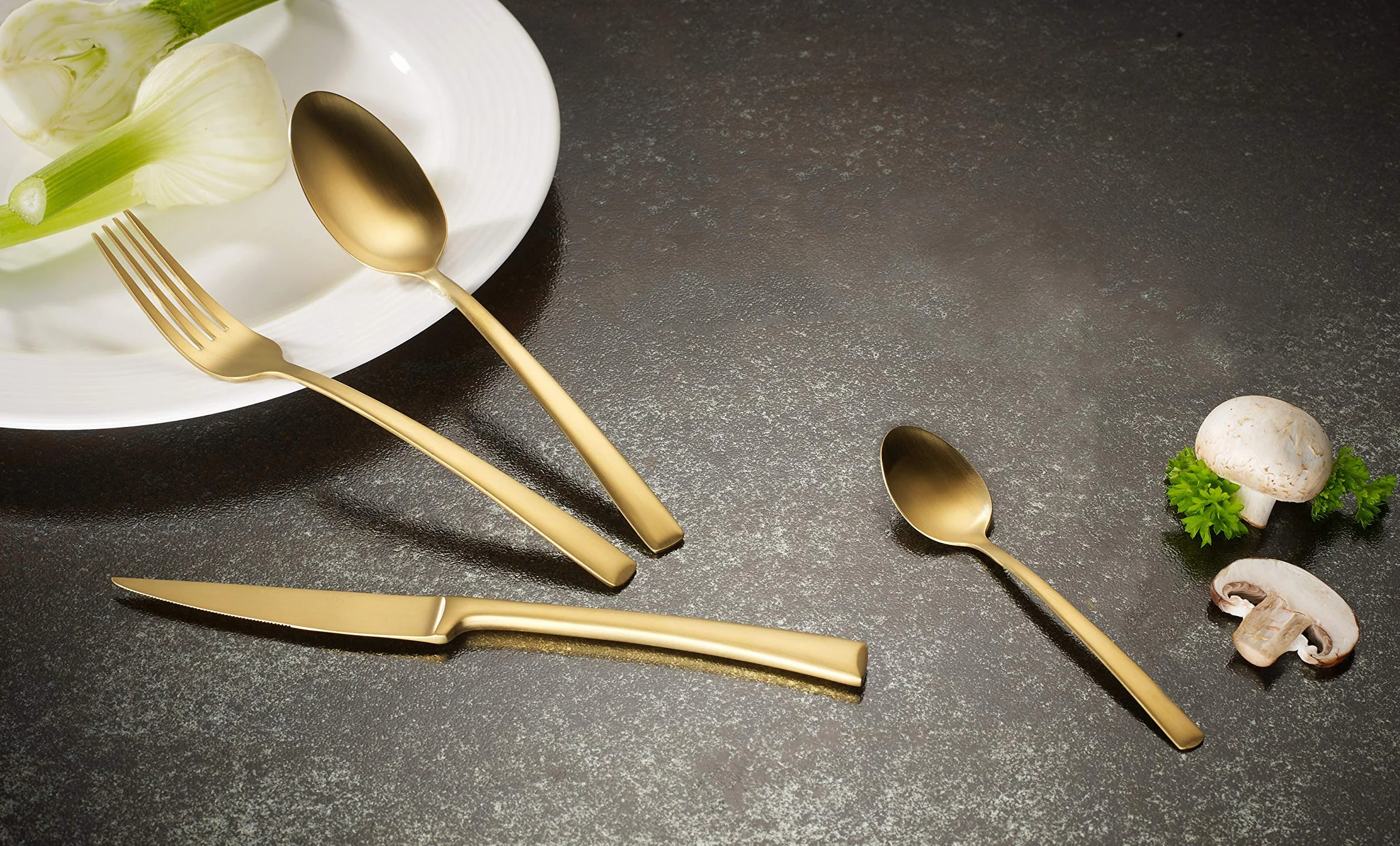 ECHTWERK Avelino Gold Edition - Cubertería (16 piezas, para hasta 4 personas, acero inoxidable 18/10, mate, para mesa de comedor, decoración de mesa para bodas y mesa de fiesta