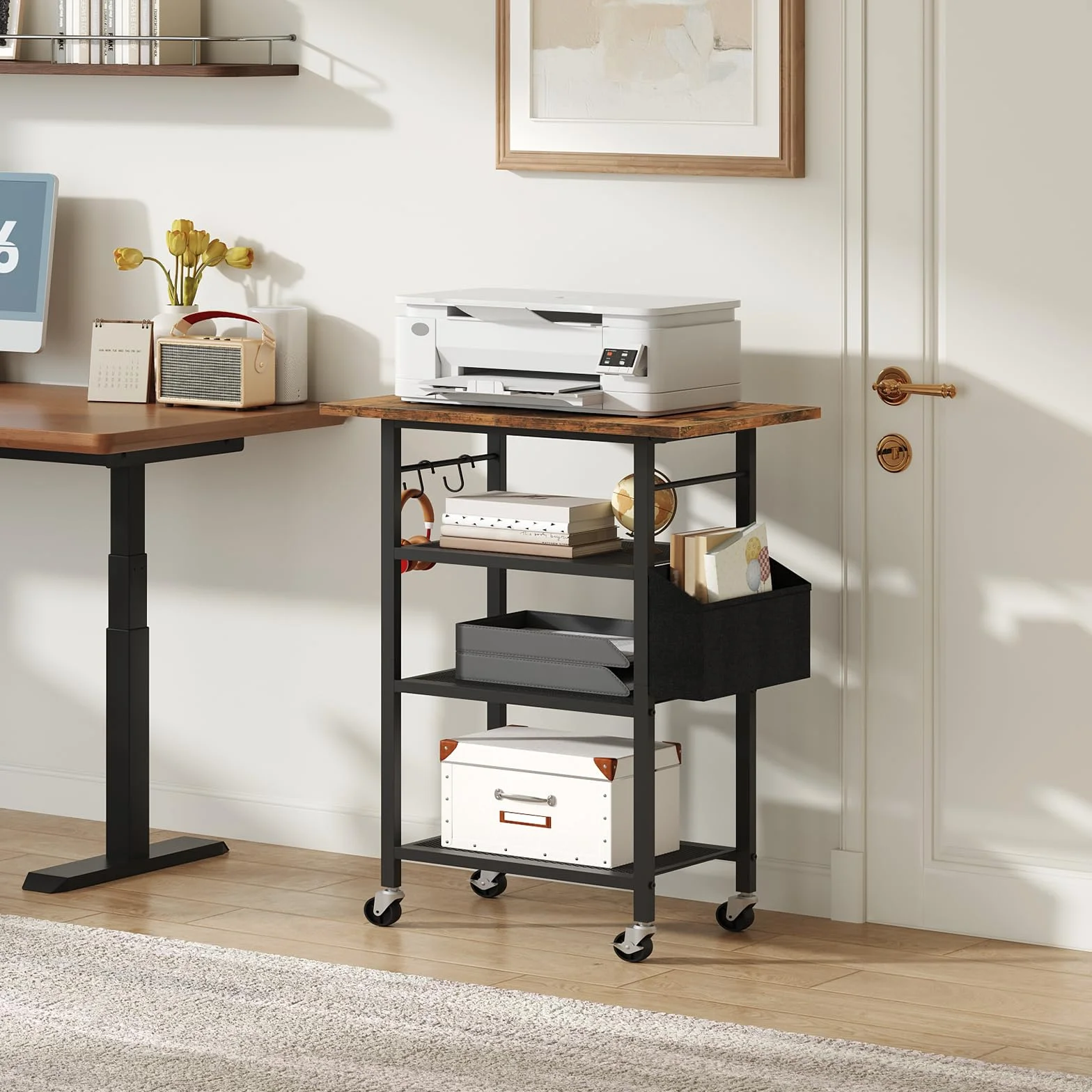 MAHANCRIS Soporte de Impresora de 4 Niveles, Mesa de Impresora con Ruedas, Estantería de Estilo Industrial, con Bolsillo Lateral, Estantes de Rejilla Metálica, 2 Ganchos,Marrón Rústico y Negro