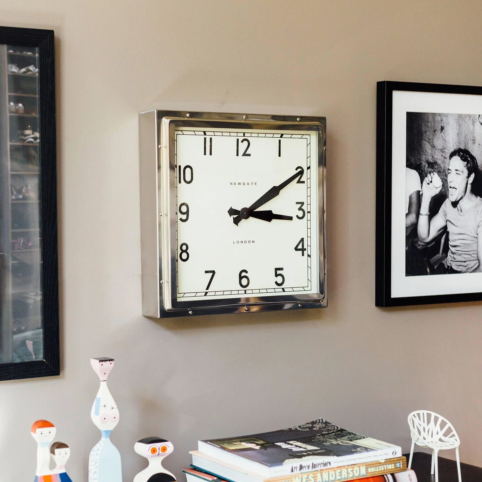 NEWGATE® Quad Reloj de Pared | Diseño de Acero Inoxidable Pulido Cuadrado Grande | 40cm | Reloj Industrial icónico de Estilo Mediados de Siglo para Cocina, salón u Oficina