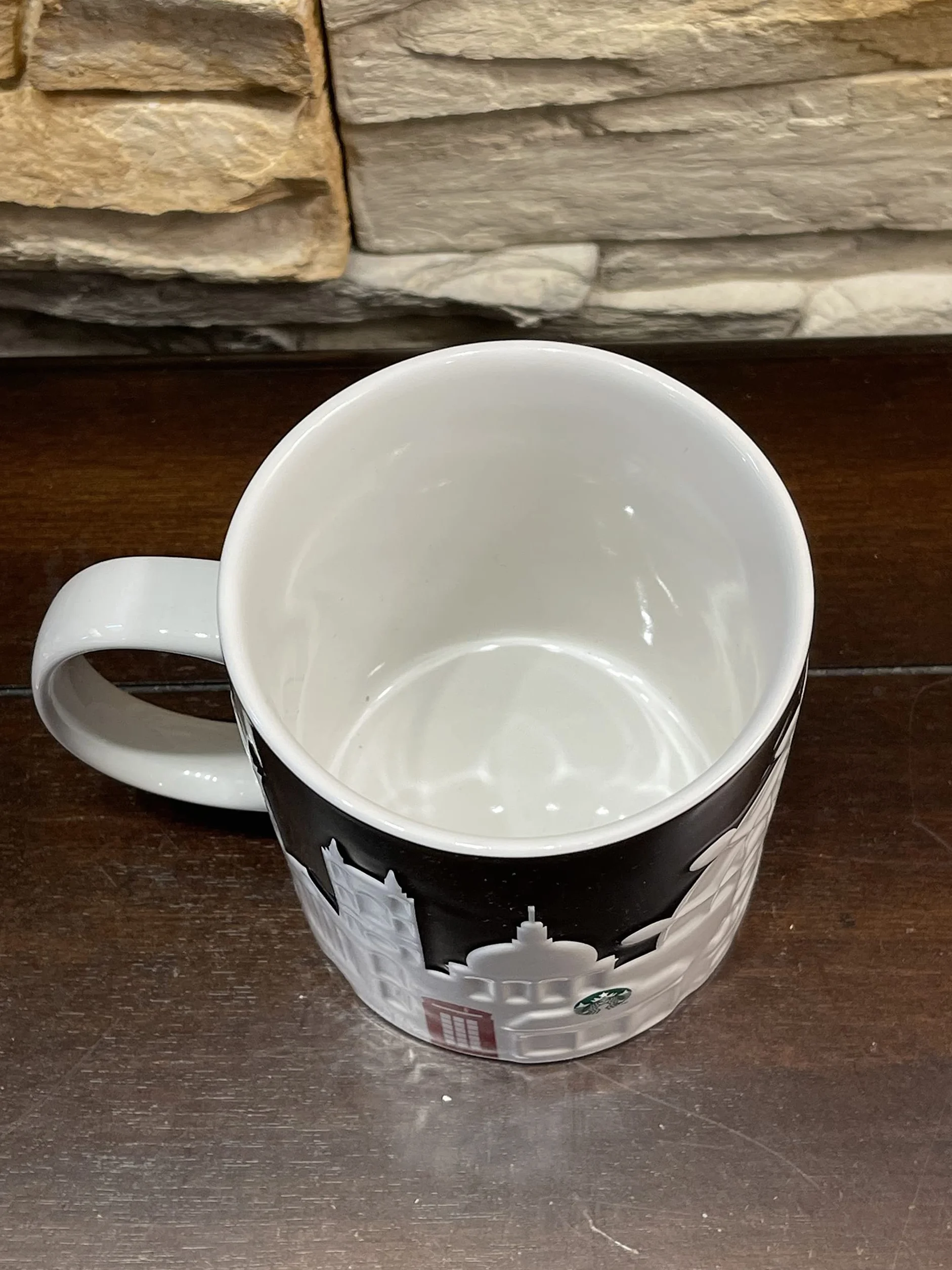 Starbucks Taza de café en relieve, altura de 10,5 cm, diámetro de 9,3 cm, gres loza, apta para lavavajillas y microondas.