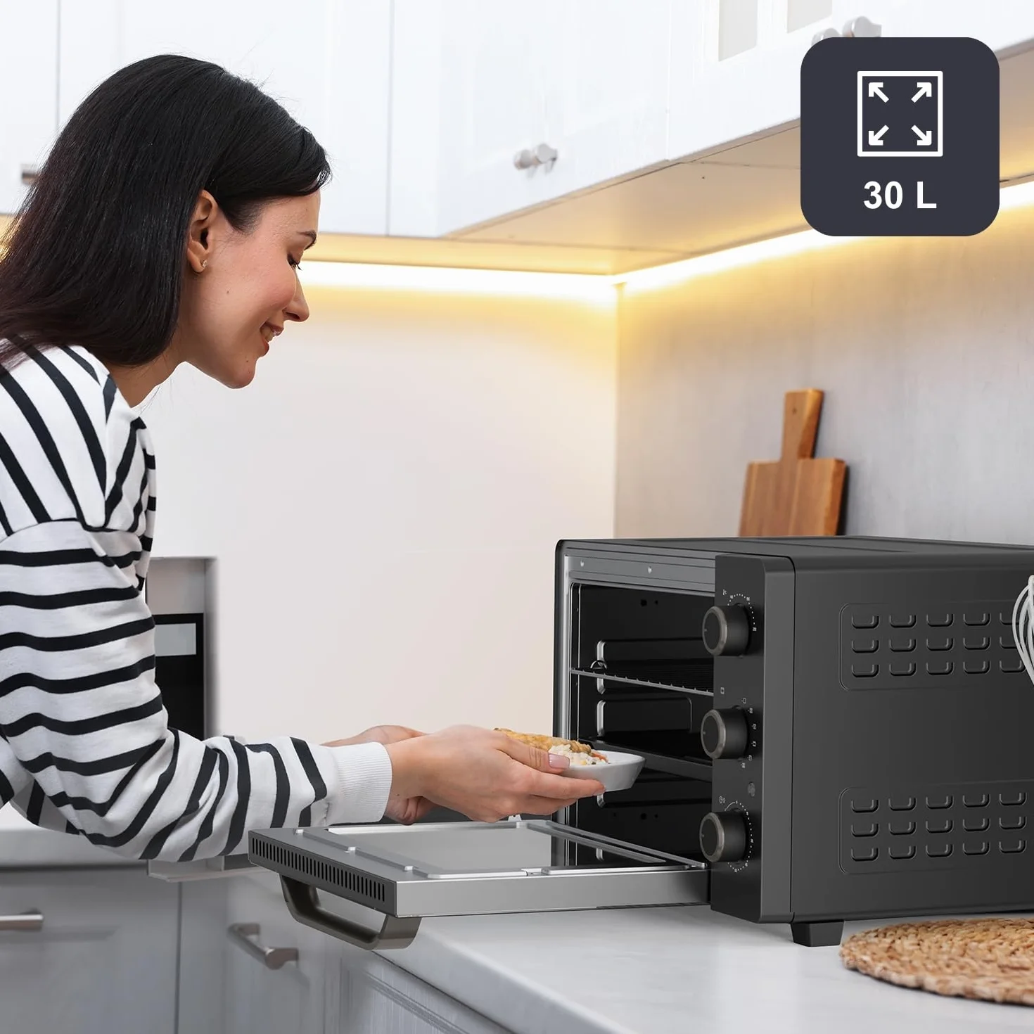 Black+Decker – Horno de sobremesa eléctrico BXOV3000E | 1500W | 30L | Grill | Superior | Convección | Timer 90 min | STAY ON | Doble cristal | Luz interior | Bandeja recogemigas | Rustidor
