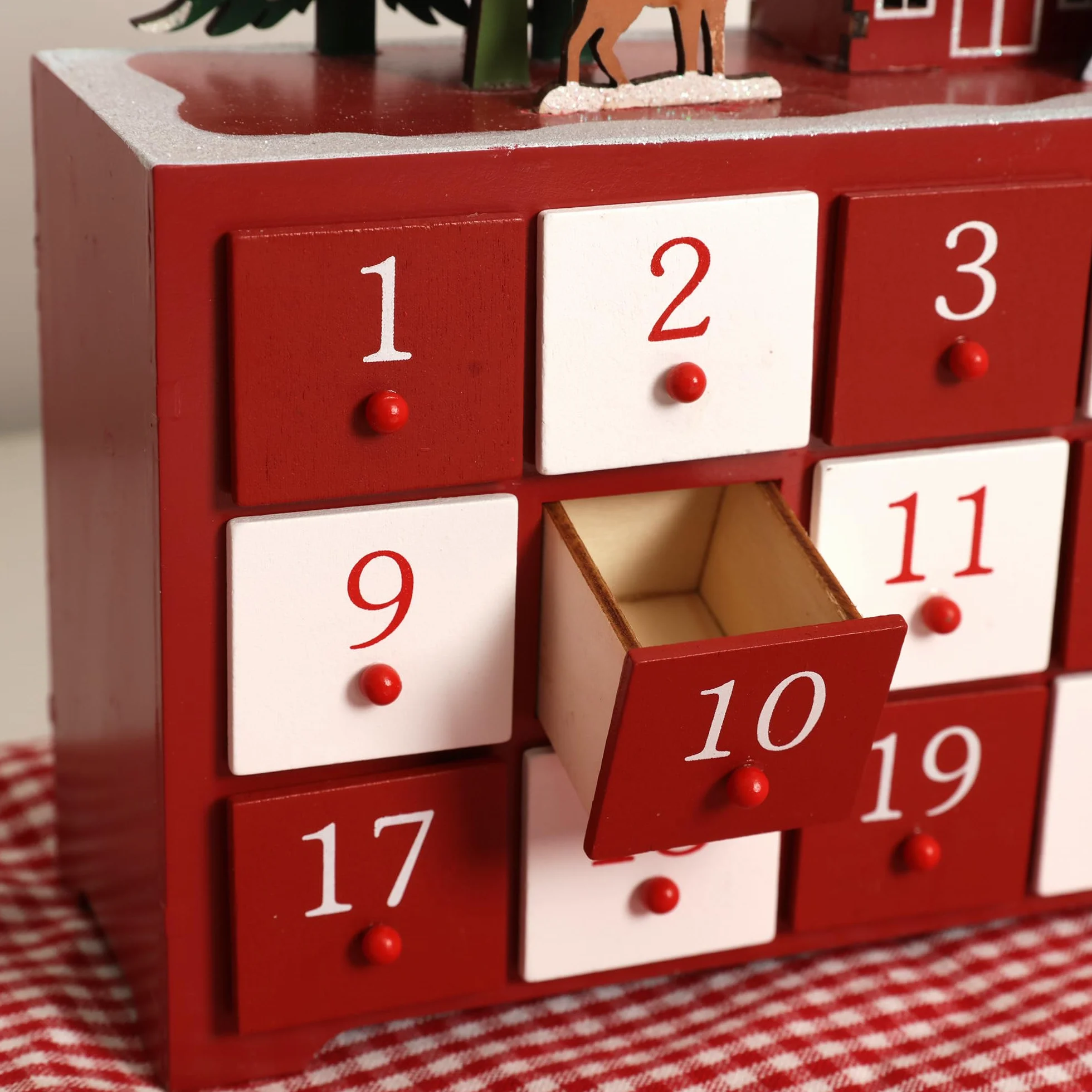 PE Calendario de Adviento de madera de Navidad con luces LED, cuenta regresiva de 24 cajones para Navidad, escena festiva de iglesia con renos y árboles, perfecto para decoración del hogar de