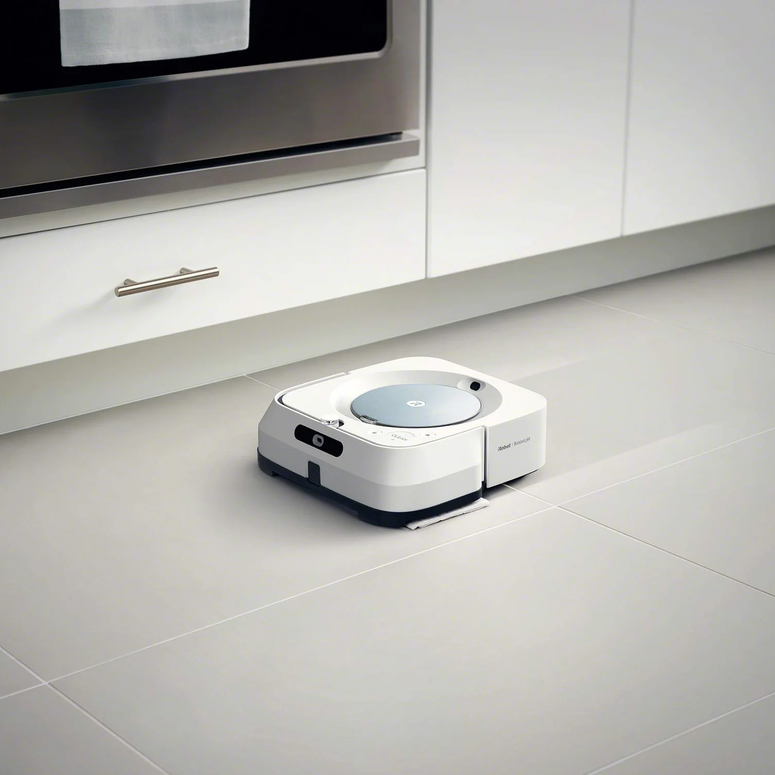 iRobot m613440 Robot fregasuelos con WiFi, Pulverizador a presión y navegación Superior, Blanco, Única