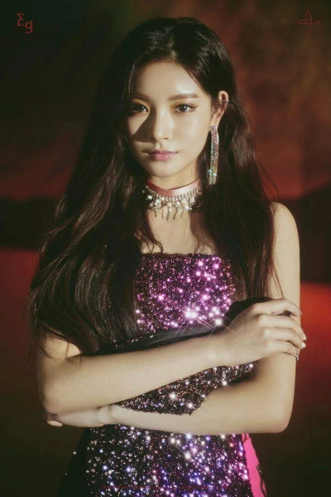EverGlow 'Reminiscence' 1st Mini Album CD+72p PhotoBook+2p Postcard-Calendar with 1ea Holder+1p PhotoCard+Message PhotoCard Set+Tracking KPOP Seaeled