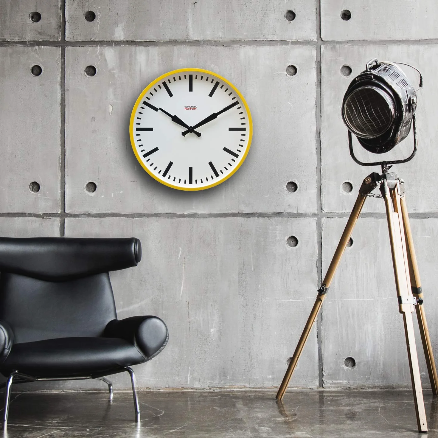 Cloudnola - Reloj de Metal, Estilo Industrial, Reloj de Pared con diseño contemporáneo, Movimiento de Cuarzo silencioso, Amarillo y Negro sin números