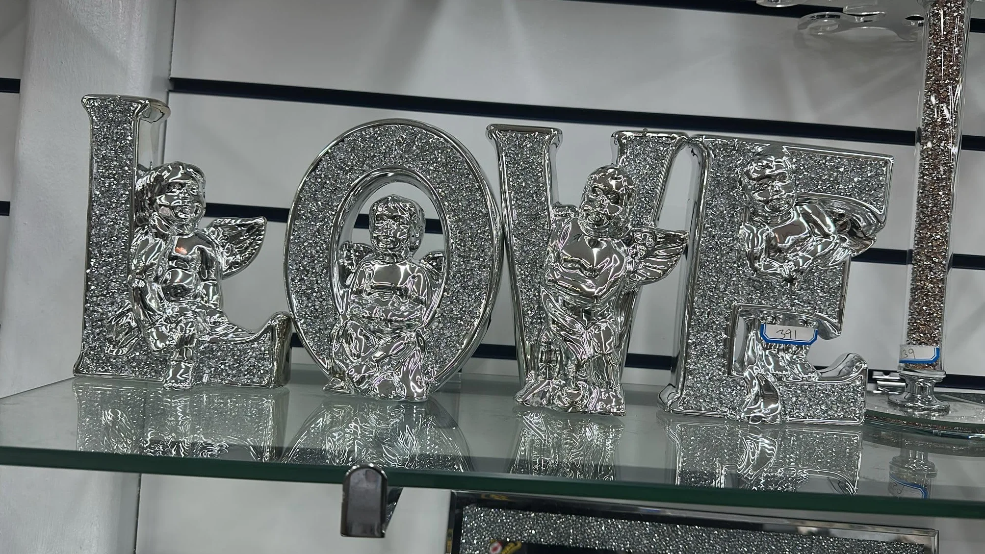 Impresionante adorno de amor plateado con querubines – Letras decorativas de diamante triturado de cristal, 17 cm de alto, elegante decoración del hogar para sala de estar, dormitorio, estante o