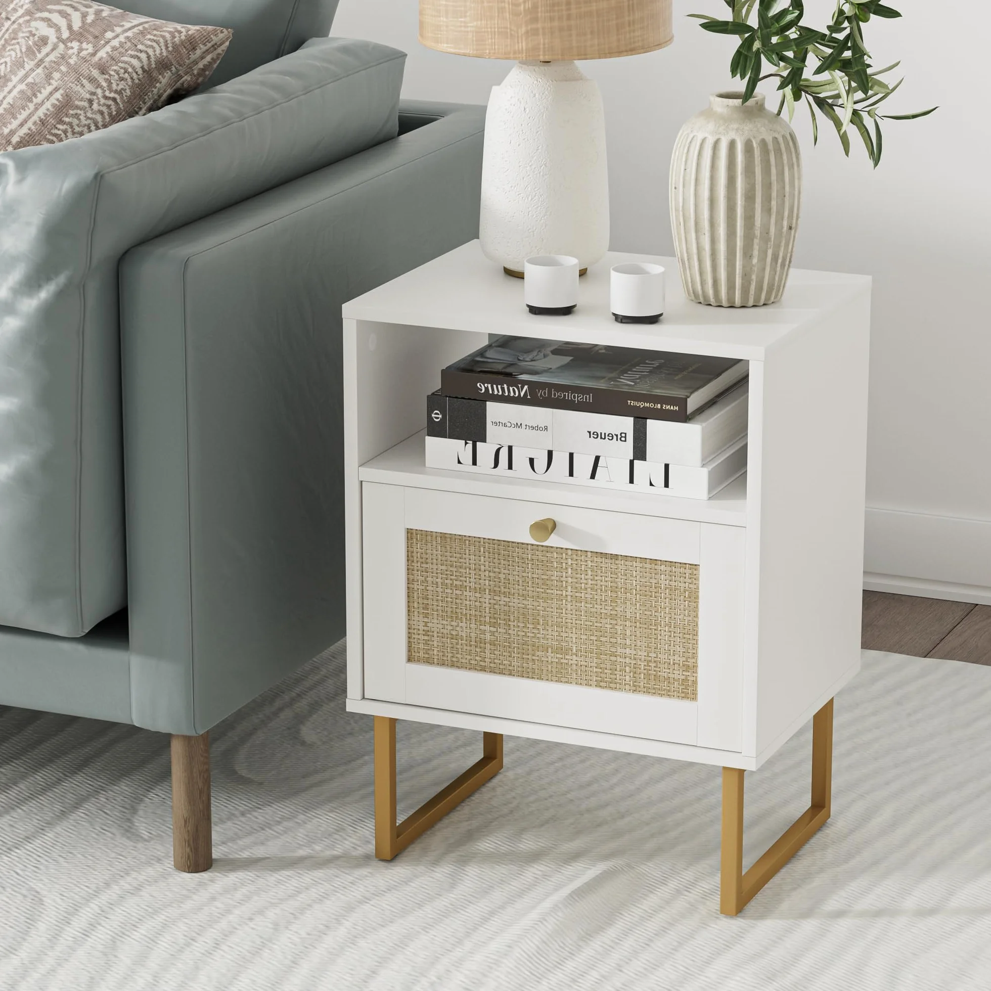 HEYZOEY Mesita de Noche de ratán Moderna de Madera con cajón y Estante Abierto, Mesa Auxiliar con Marco Dorado para Dormitorio, Sala de Estar, Oficina (Blanco)