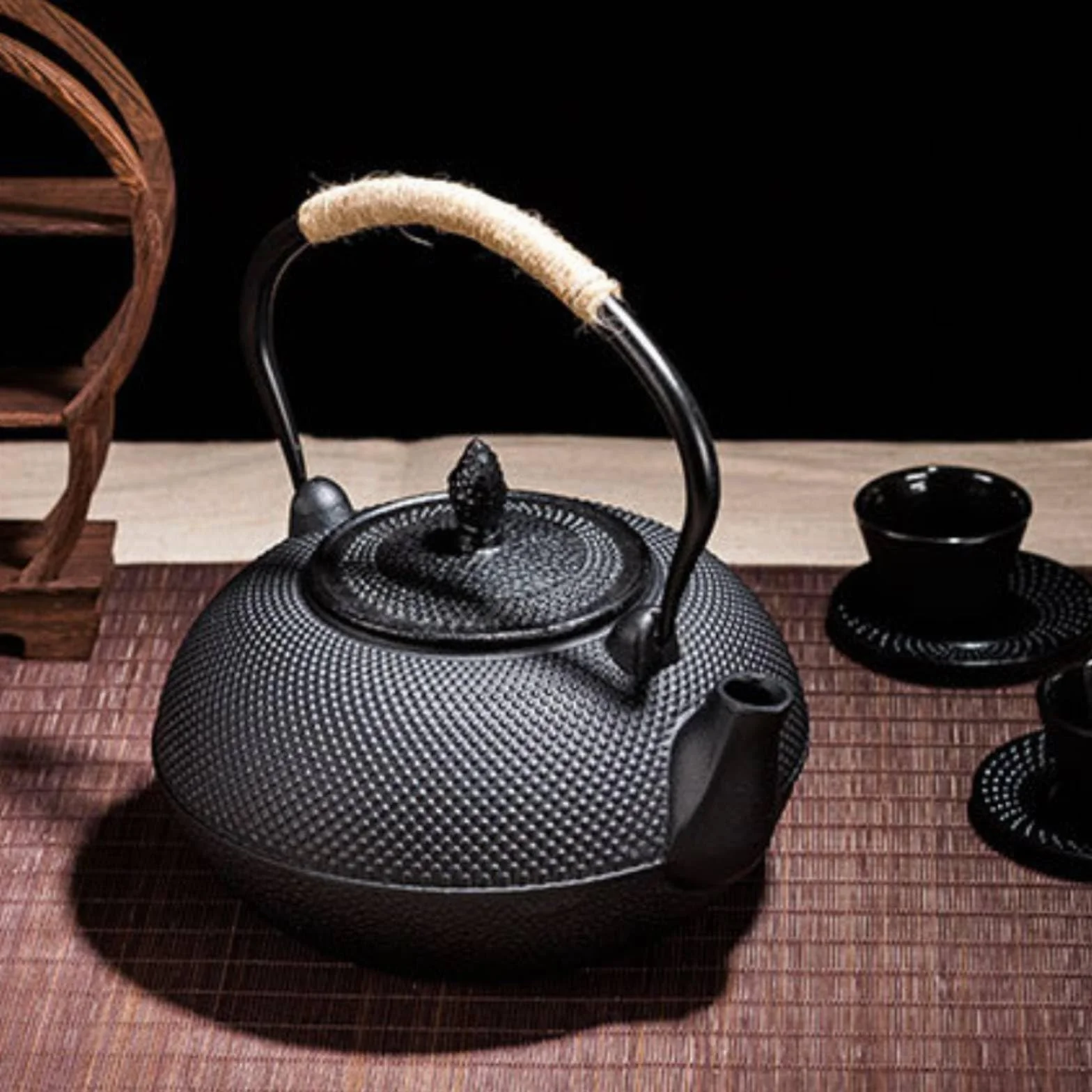 Tetera de Hierro Fundido Tetera Hervidor Kettle Jarra con Superficie Texturizada y Mango Antideslizante Adecuada para, Array, Negro, Tradicional Con Textura De Gránulos, 2.2L