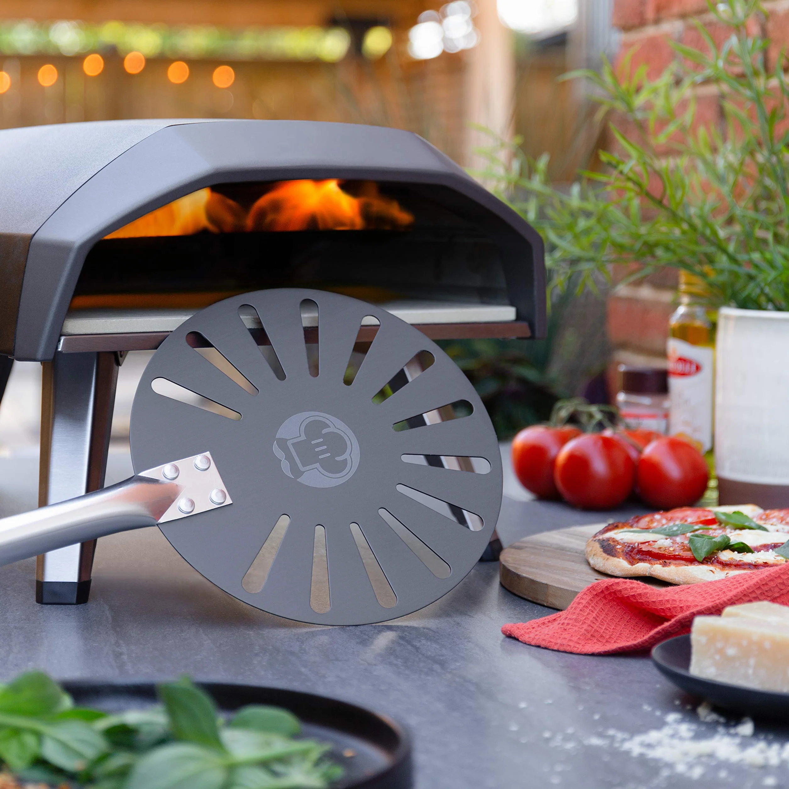 Chef Pomodoro Paleta de Aluminio 9" Mango de Madera Desmontable de Fácil Almacenamiento, 47" de Largo, Lujosa Paleta de Pizza Gourmet para Pizza Casera