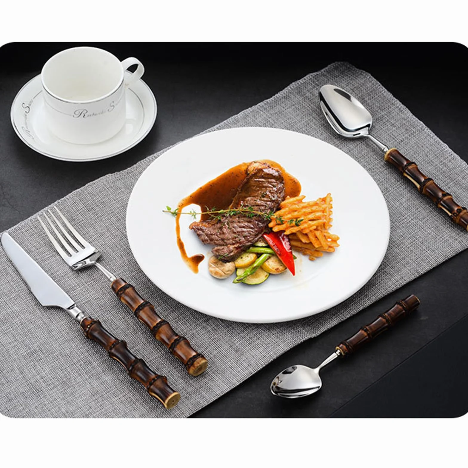 Este Juego de Cubiertos de bambú y Madera para 6 Personas Incluye un Elegante Juego de Cubiertos de Acero Inoxidable para la Mesa, Ideal para el hogar, la Cocina o el Restaurante. Cuenta con