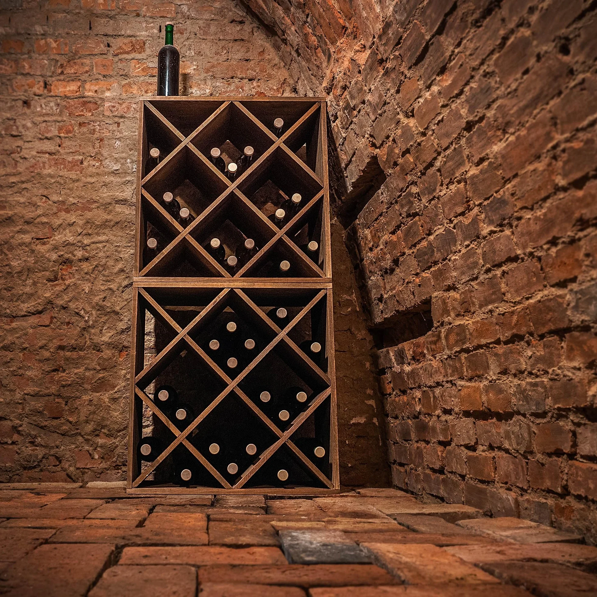 KADAX Botellero de madera, 52 x 25,5 x 104 cm, estante grande para muchas botellas de vino, estante apilable, estante para botellas, armario de vino rústico, estable, ahorra espacio, fabricado en la