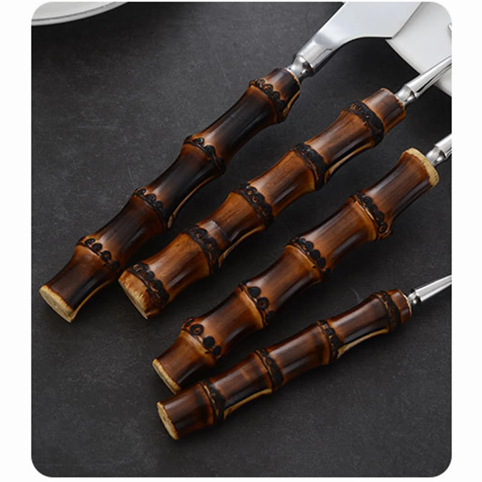 Este Juego de Cubiertos de bambú y Madera para 6 Personas Incluye un Elegante Juego de Cubiertos de Acero Inoxidable para la Mesa, Ideal para el hogar, la Cocina o el Restaurante. Cuenta con