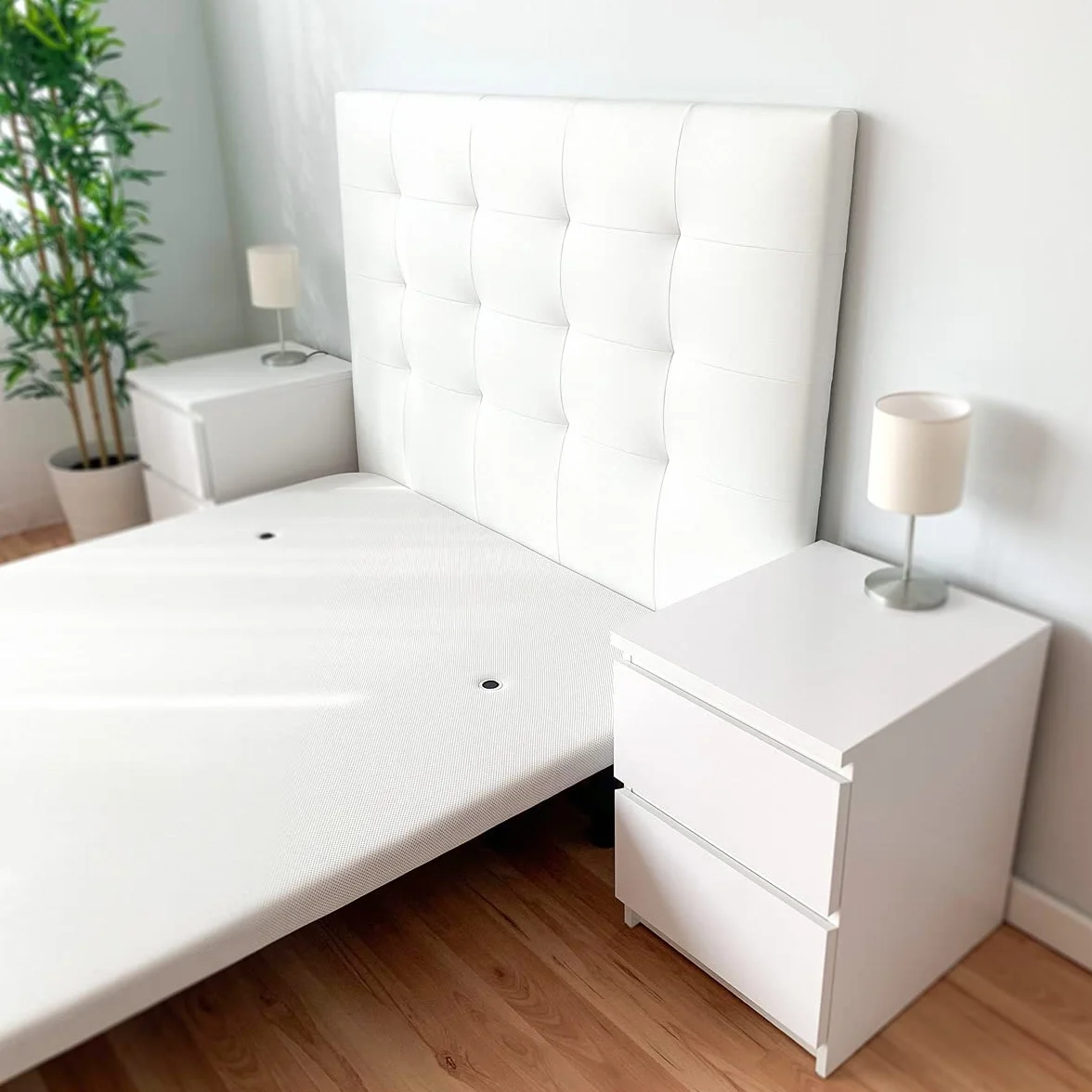 DUÉRMETE ONLINE Cabecero París Acolchado, Tapizado en Polipiel de Alta Gama, Blanco, 160 x 120 cm (Cama 150)