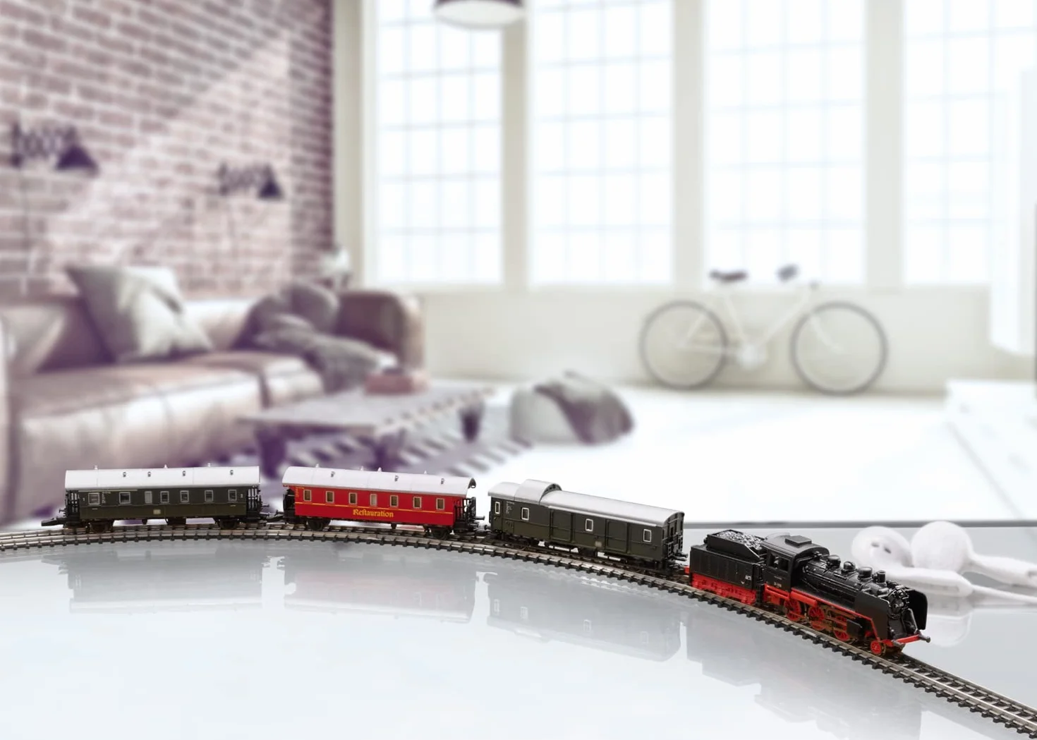 Märklin Modelleisenbahn 81874 - Tren de pasajeros para Museo con Locomotora de Vapor BR 24 – Locomotora Pista Z, 24 cm de Metal con Soporte de plástico, a Partir de 15 años