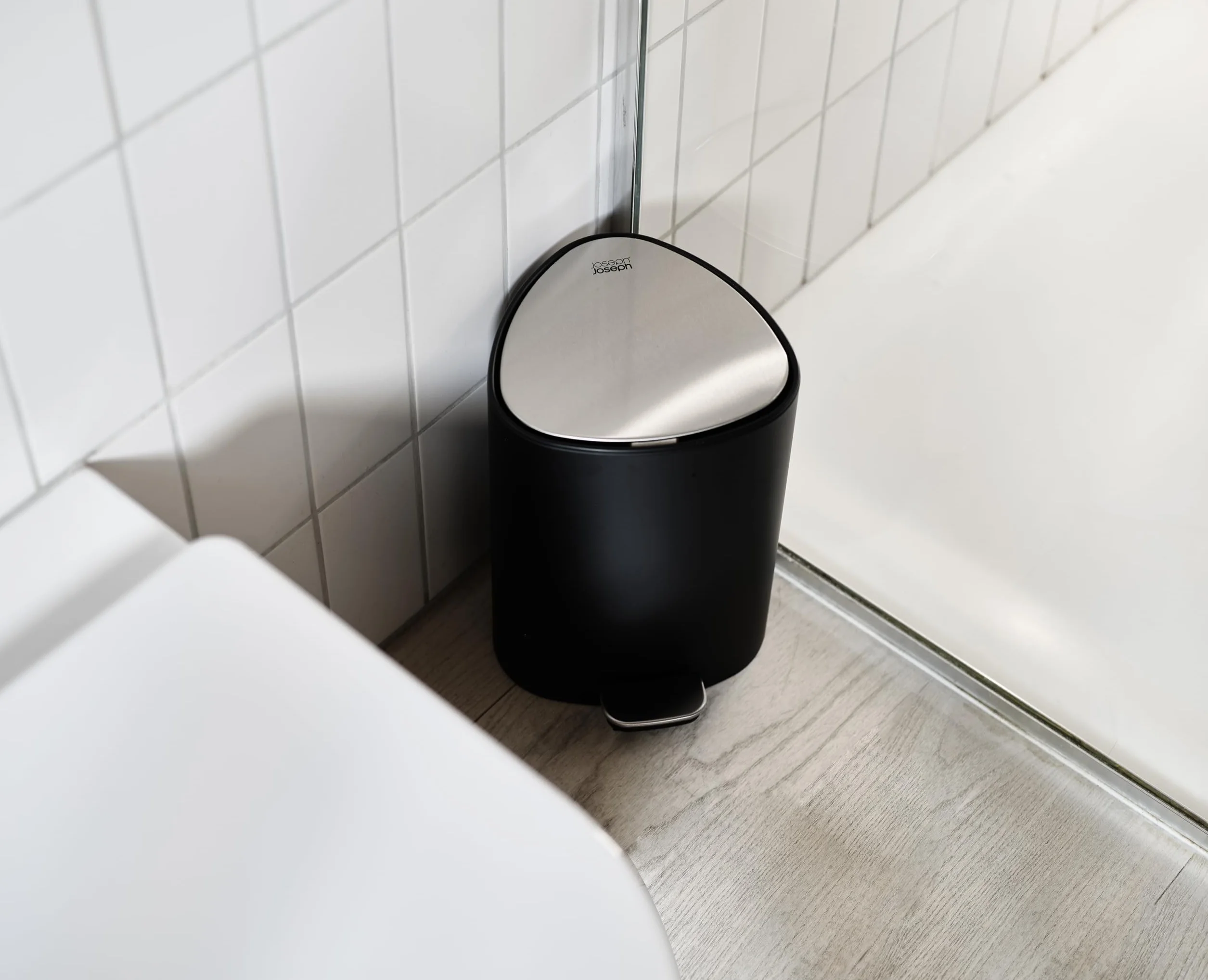 Joseph Joseph EasyStore Luxe Cubo de Basura Pequeno 5 litros Negro Mate