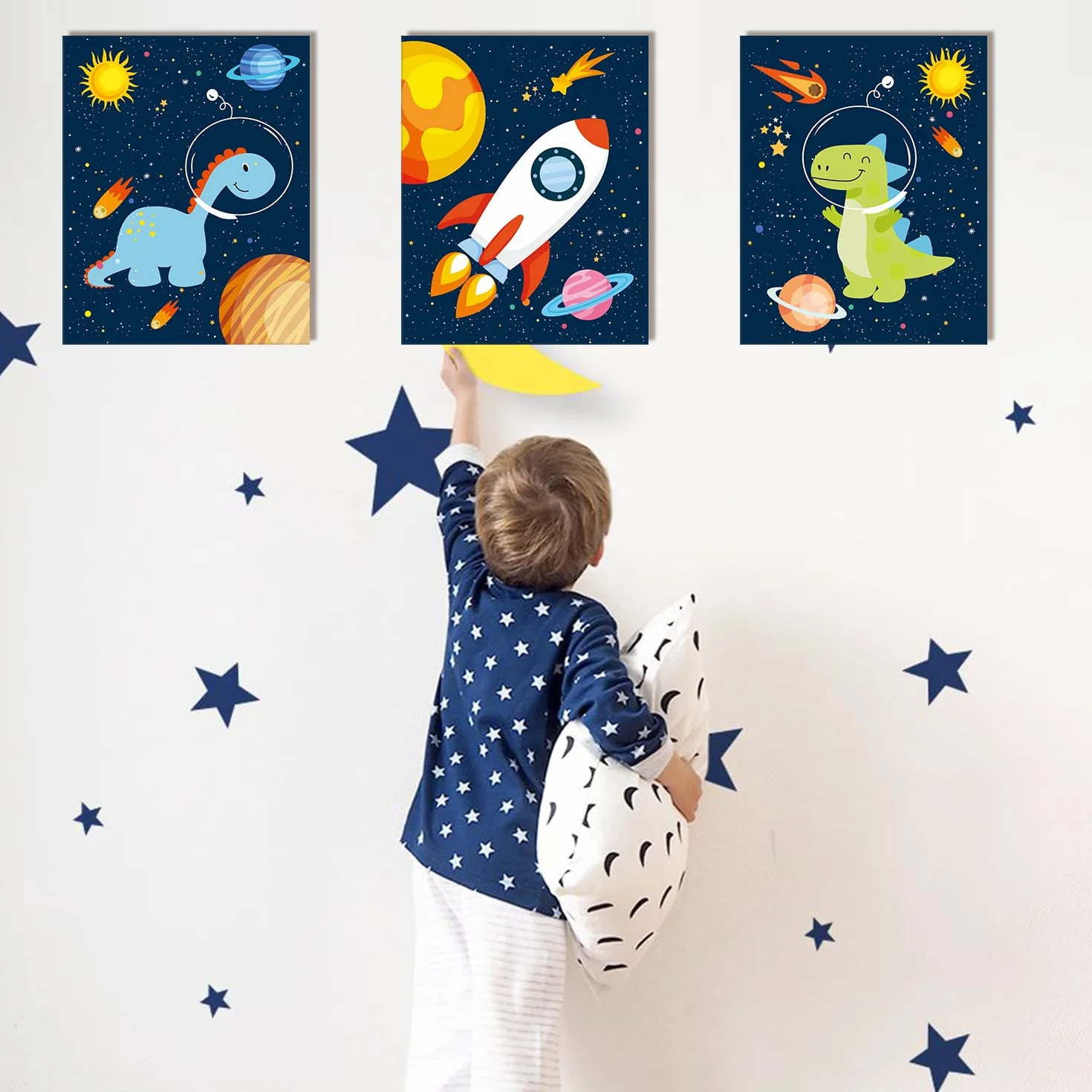 KAIRNE Póster de lienzo de pared de dinosaurios del espacio exterior, juego de 4 (12 x 16 pulgadas, enmarcado) planeta astronauta, decoración de cohete para habitación de niños, habitación de niños,