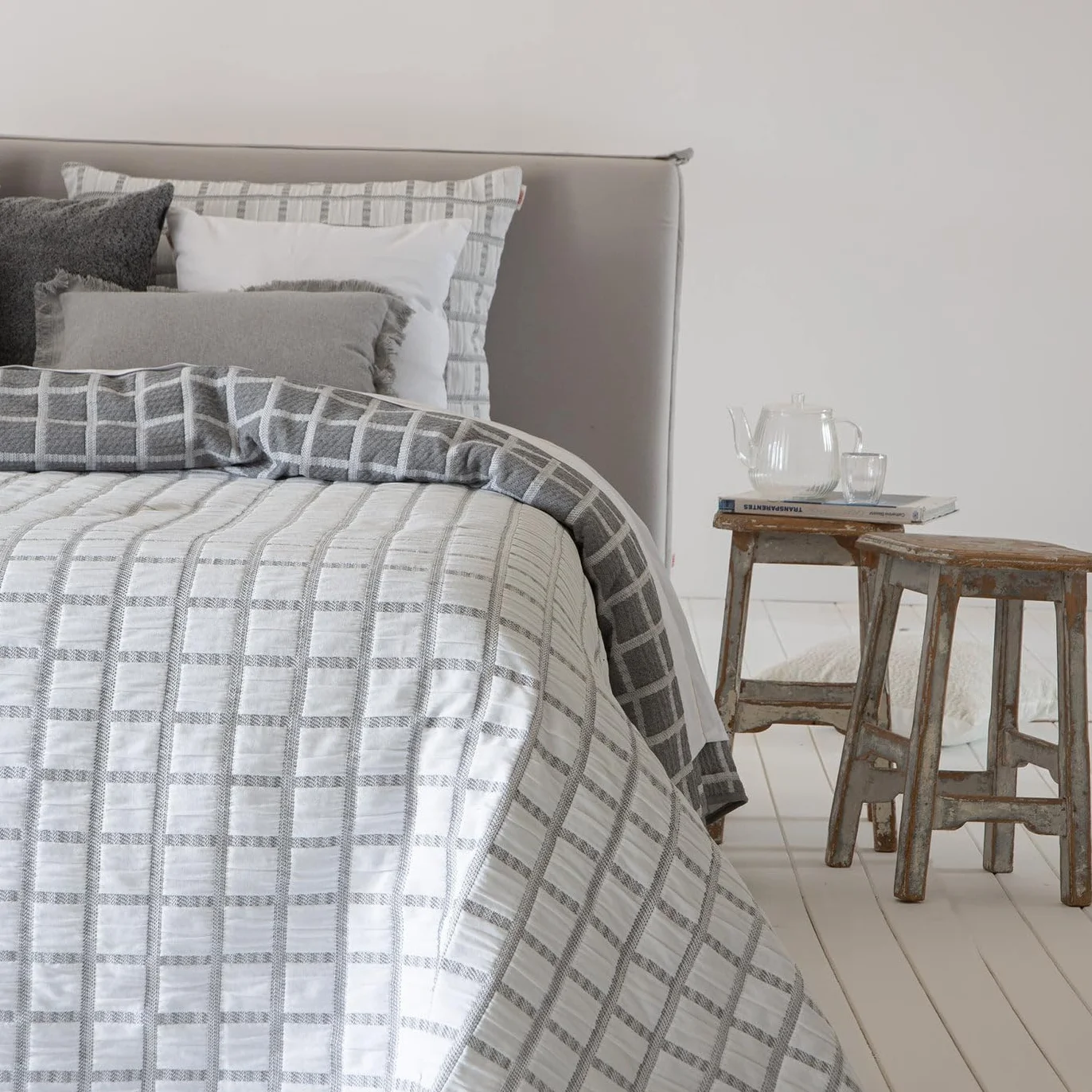 Henko - Colcha Verano Cama 200 - Tejido Relieve Geométrico - 300x270 cm - Suave y Transpirable - Fabricado en España - Color Gris (Austin)