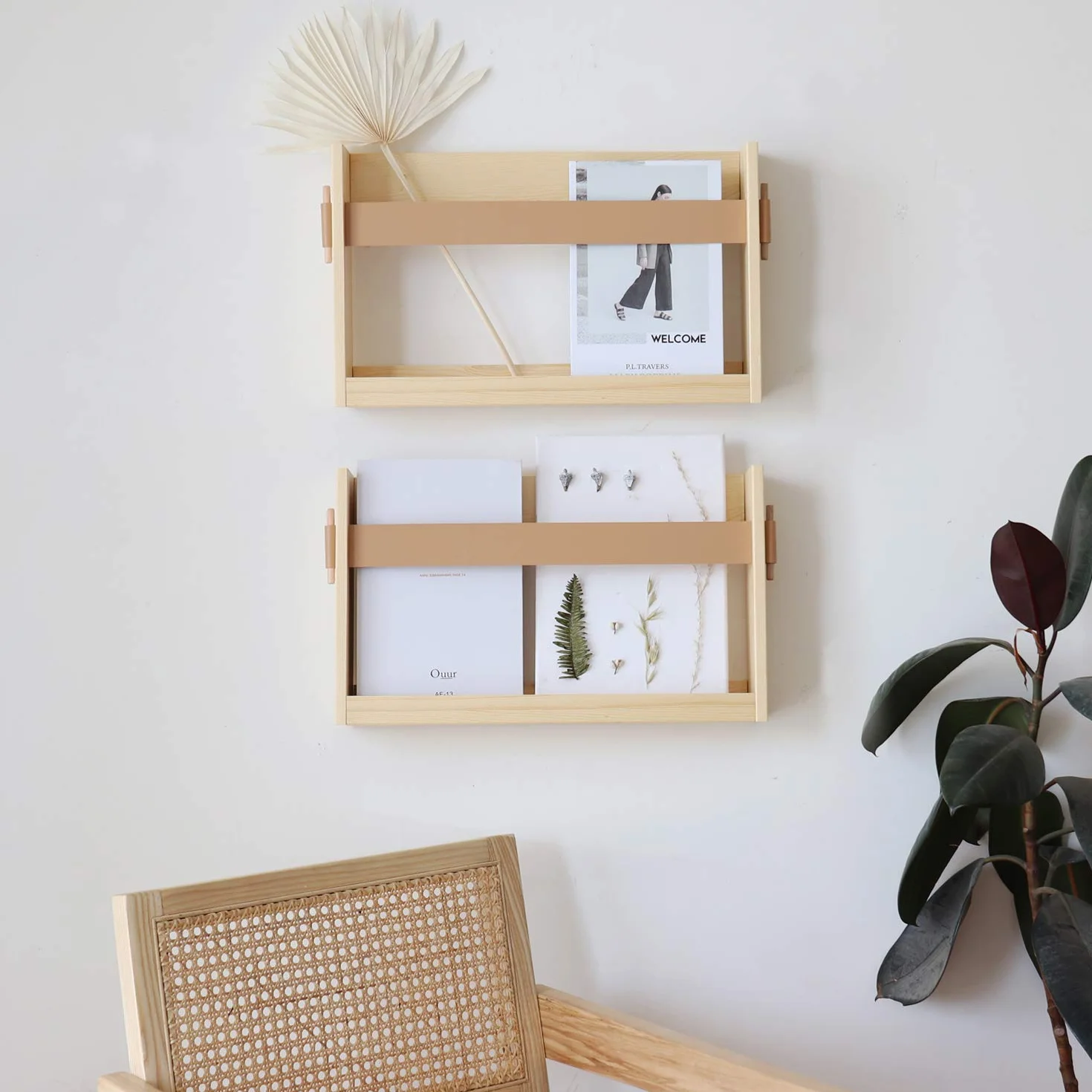 FIRADE - Revistero de pared con correa de piel sintética, revistero de madera, organizador de archivos para entrada, oficina, sala de estar, sala de espera, habitación de los niños, paquete de 2 (17.3