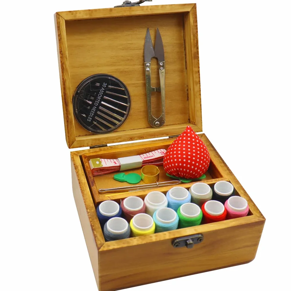 Flytreal, Costurero pequeño universal con herramientas de reparación de costura para casa en cesta de madera, para principiantes, mujeres, hombres, adultos, niñas, niños