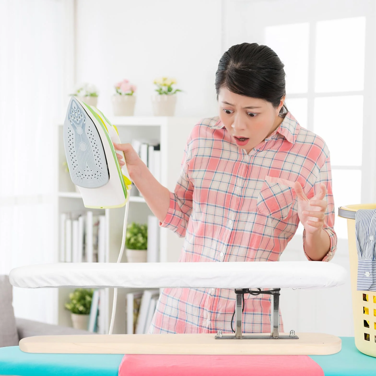 Veemoon Taburete de Planchado para Casa Tabla de Planchar Portátil Soporte Estable y Diseño Compacto para Camisas y Ropa