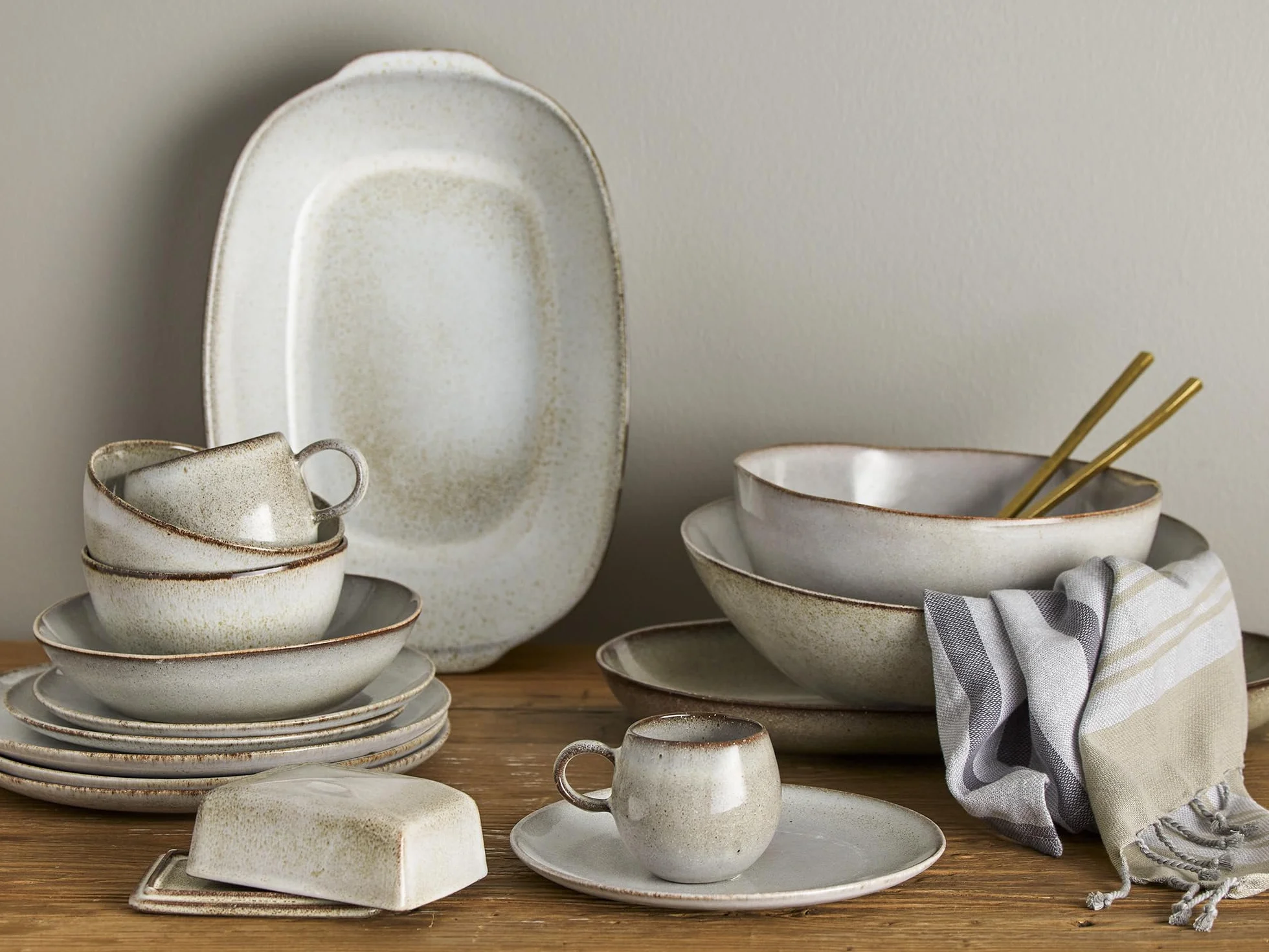 Bloomingville Sandrine - Vajilla de Loza Natural, T:T28,5X/T: T22xH2/B: T22xH5cm, 5, Set de 4x3 Unidades, 450 ml