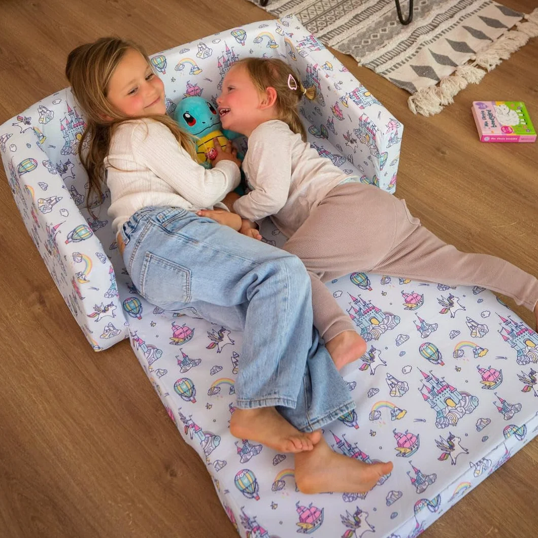 Sofá infantil plegable 2 en 1 de espuma alta densidad (25 kg/m³) - Sillón infantil ligero 2 kg, desenfundable, seguro, OEKO-TEX, Montessori desde 9 meses, no comprimido al vacío. (UNICORNIOS)