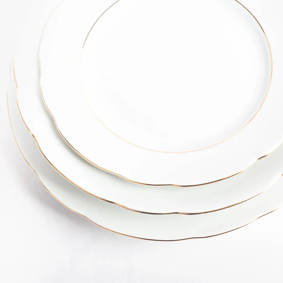 FRANQUIHOGAR - Juego de Vajilla 18 Piezas para 6 Personas - Porcelana Blanca con Filo de Oro, Elegante y Clásico, Incluye Platos Llanos, Hondos, Blanco Con Filo de Oro, Porcelana