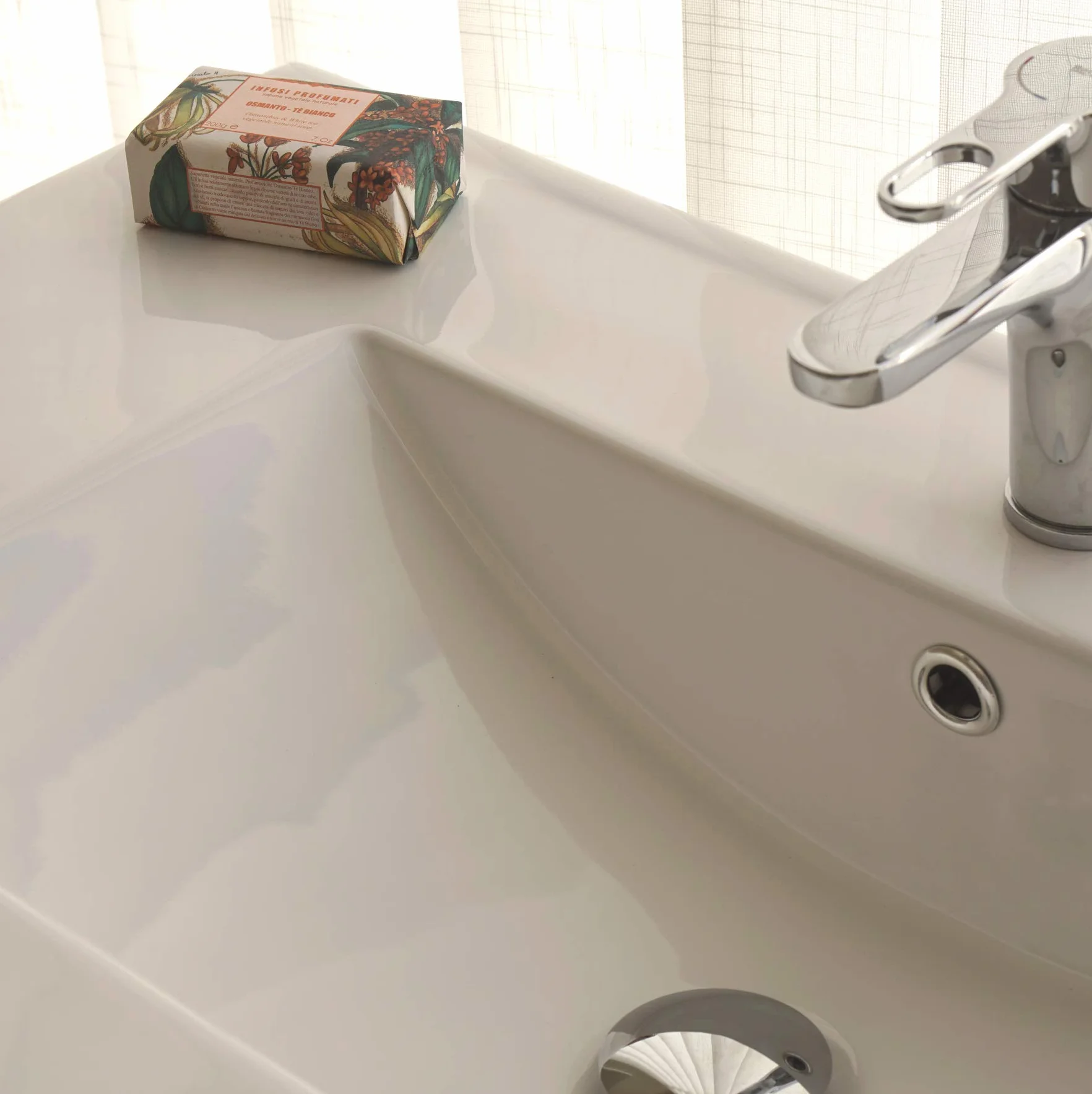 MUEBLES PITARCH | Conjunto Mueble de Baño con Lavabo cerámico y Espejo Incluido, 3 Cajones, 80cm Ancho, con Patas, Blanco, para Lavabo encastrado, Estilo Moderno Modelo Kalma