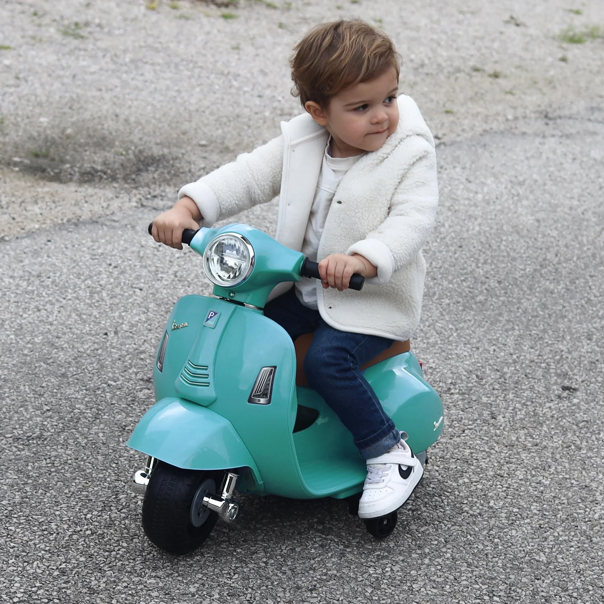 Turbo Challenge - Vespa GTS - Portador Eléctrico - 119151 - Scooter - Verde Agua - Listo para Rodar - Máximo 25Kg - Plástico - Baterías Recargables - A Partir de 24 Meses