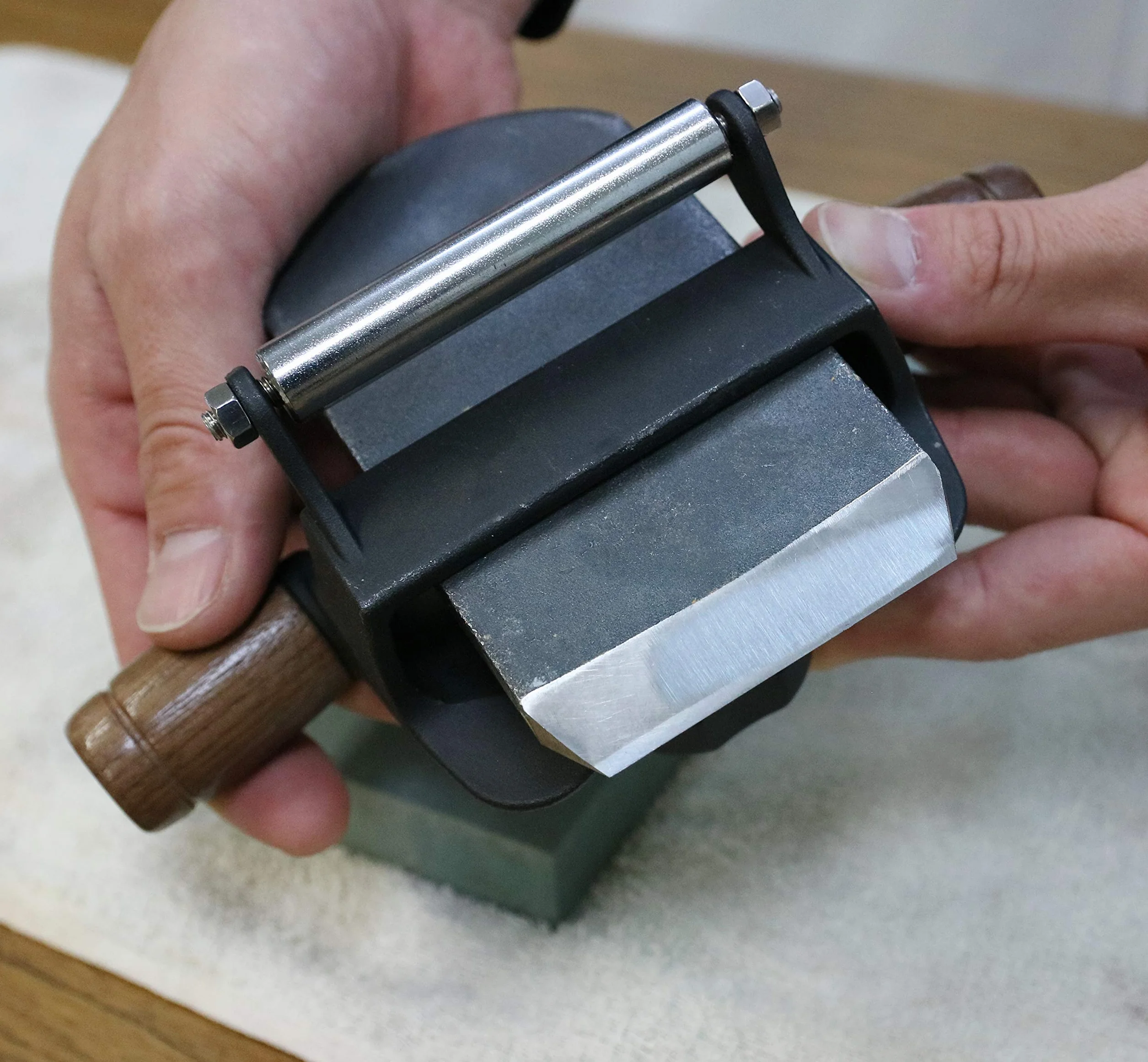 KAKURI Guía de afilado para cinceles y hojas de aviones, guía de afilado japonesa para herramientas de carpintería, fabricada en Japón