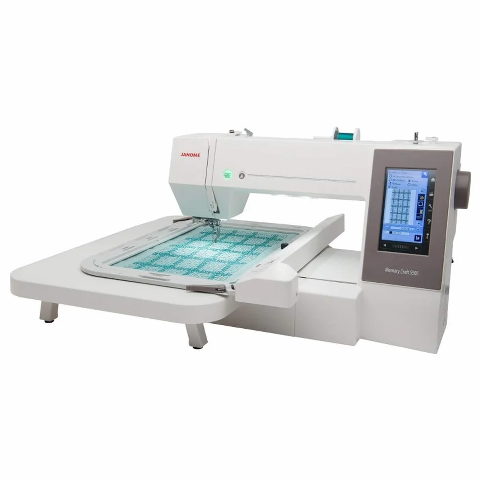 Janome MC 550E Máquina de bordar, incluye 4 bastidores, con una superficie de bordado de 360 x 200 mm