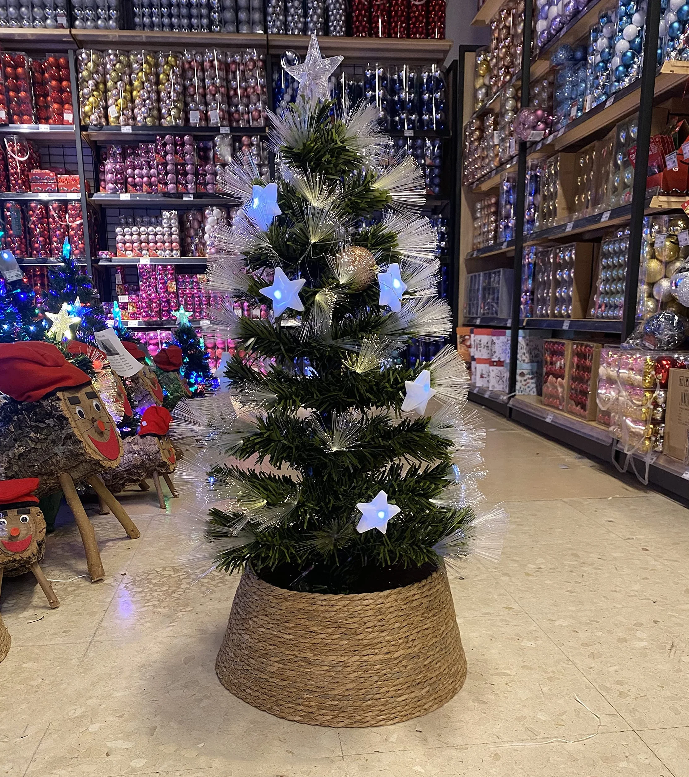 PLUS HOME Pie Arbol Navidad, Cubre Pie Arbol de Navidad Mimbre, Decoracion Navideña y Elegante, Cesta de Mimbre para Pie de Arbol de Navidad.Ratan 46X37X20CM