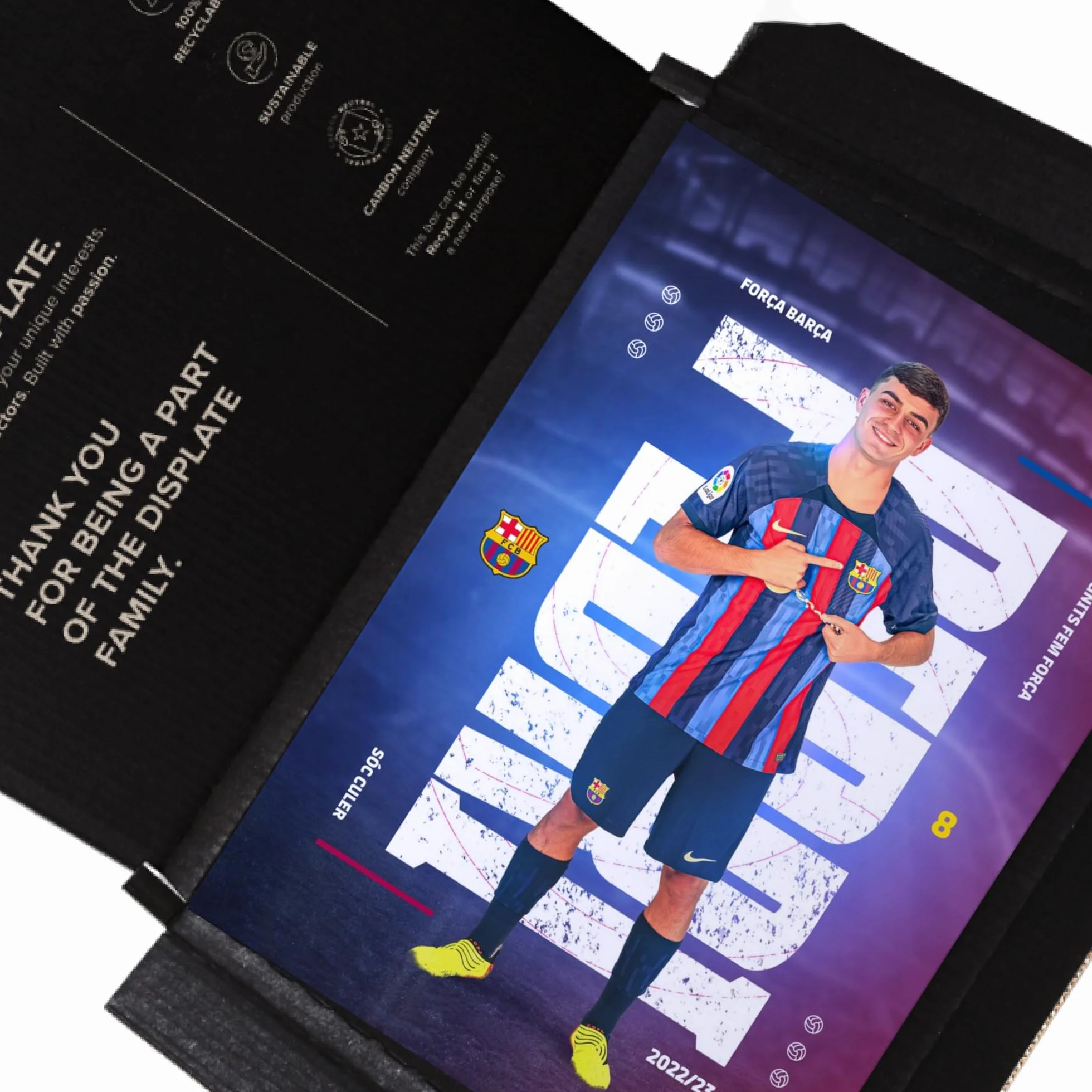 Displate - Póster de Metal - Montado con Imán - FC Barcelona - FCB Home - Pedri - Taille M - 32x45cm Matt