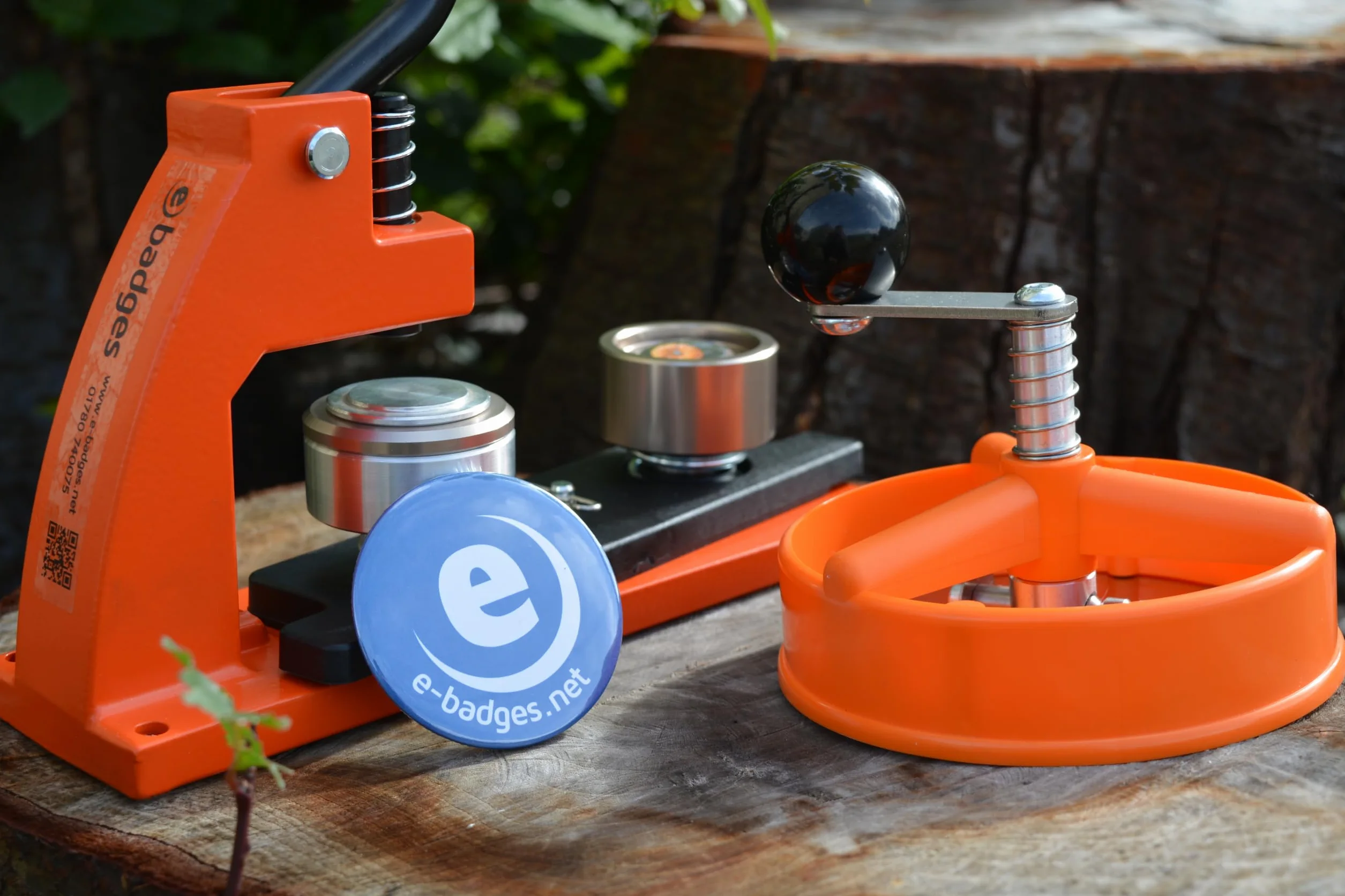 eBadges - Máquina de botones "Micro" Badge Maker (intercambiable) - con 250 piezas/máquina de corte circular - troquel de 38 mm