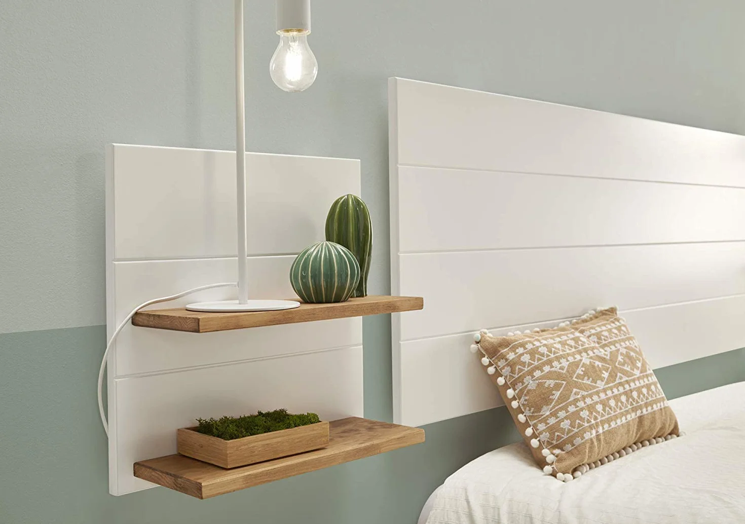 HOGAR24 ES Cabecero Madera Blanca + 2 mesitas con estantes Combinado Madera Maciza Natural Encerado y Fondo Blanco, Medidas cabecero; 155 x 60 x 2 cm