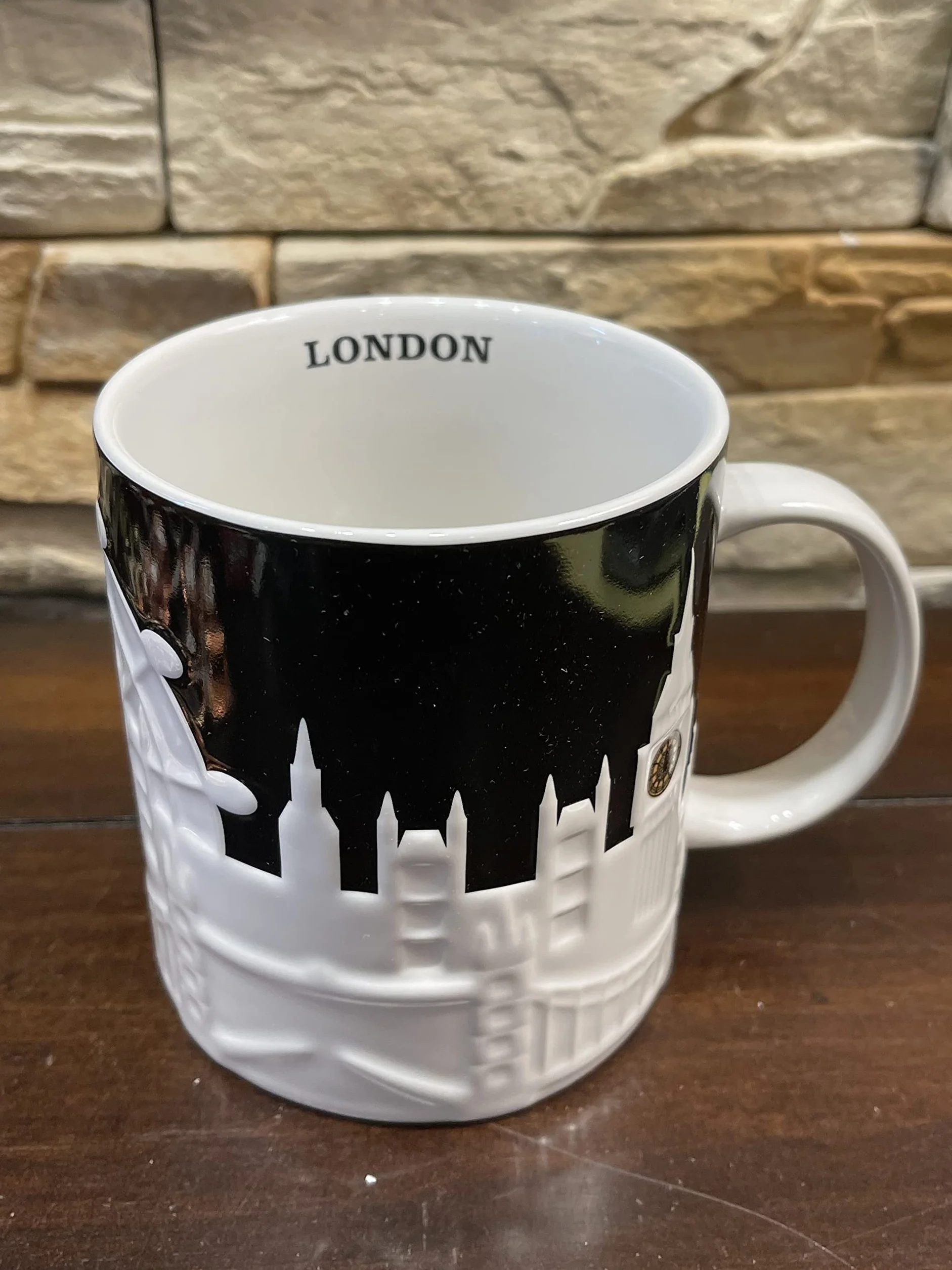 Starbucks Taza de café en relieve, altura de 10,5 cm, diámetro de 9,3 cm, gres loza, apta para lavavajillas y microondas.