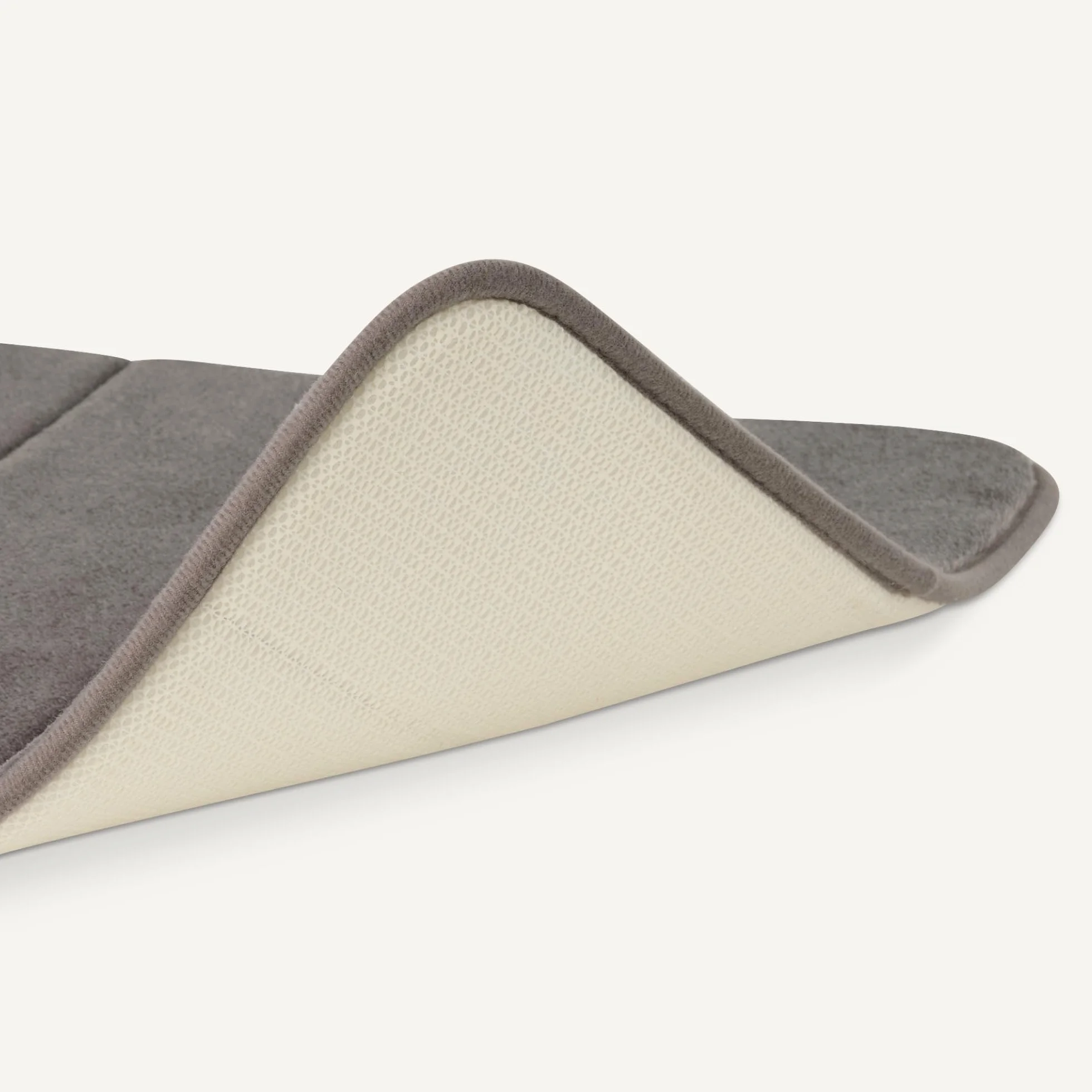 Amazon Basics Alfombra de Baño Antideslizante Espuma viscoelástica, Alfombrilla Ducha Ultra Suave, Absorbente, Secado Rápido, Lavable, 43x61 cm, Gris Oscuro