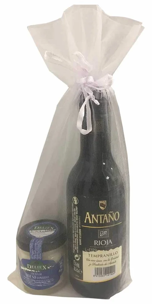 Detalle de bautizo con vino miniatura Antaño Rioja con un tarro de crema de queso para invitados (Pack 24 ud)