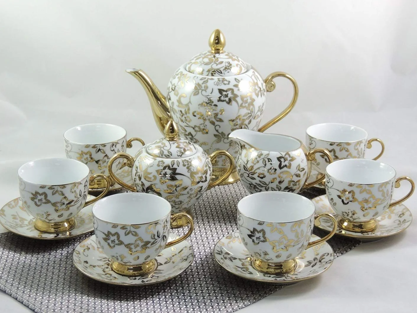 Juego de 15 piezas de porcelana para café, color dorado
