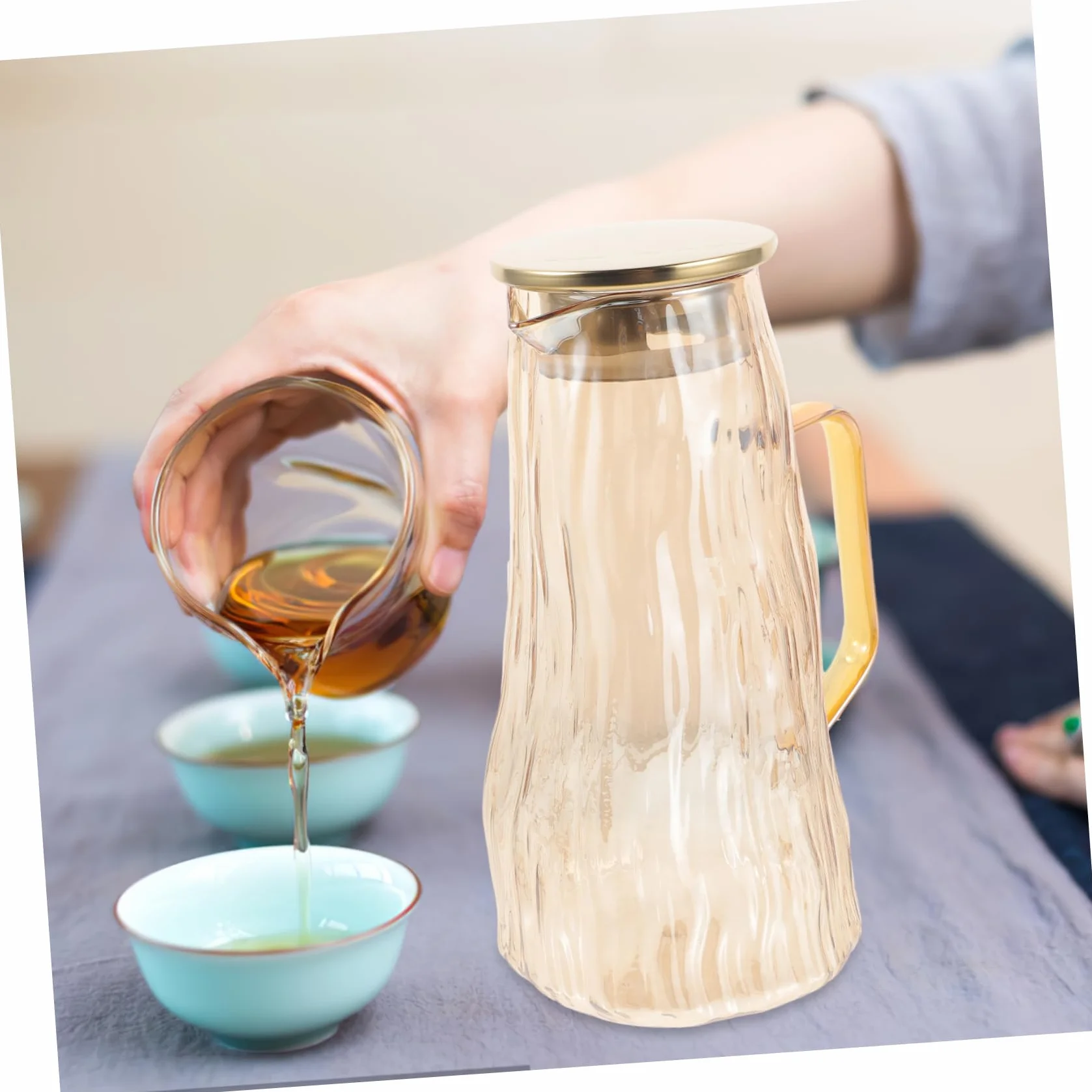 LIFKOME Jarra de Vidrio de 1.5l Infusor de Frutas para Botella de Agua, Diseño Grueso y Capacidad Grande, Color Dorado para Infusiones y Bebidas en Casa
