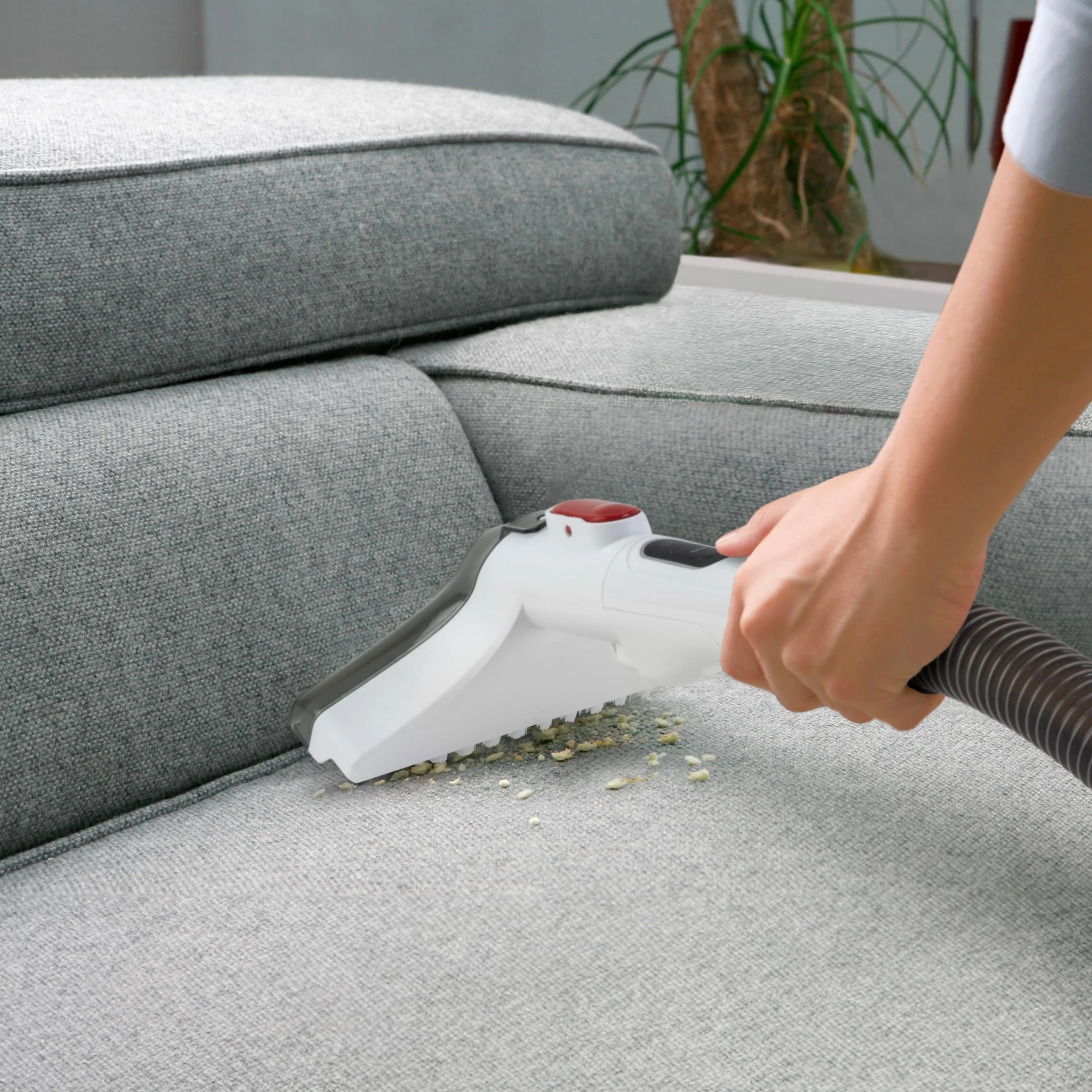 Ufesa Eden 600 Aspiradora de Tapicerías con Agua 600W, Doble Depósito, Succión de Líquidos y Sólidos, Cepillo Multifunción, Accesorio Limpiacristales, Ideal para Alfombras, Sofás, Coche y Cristales